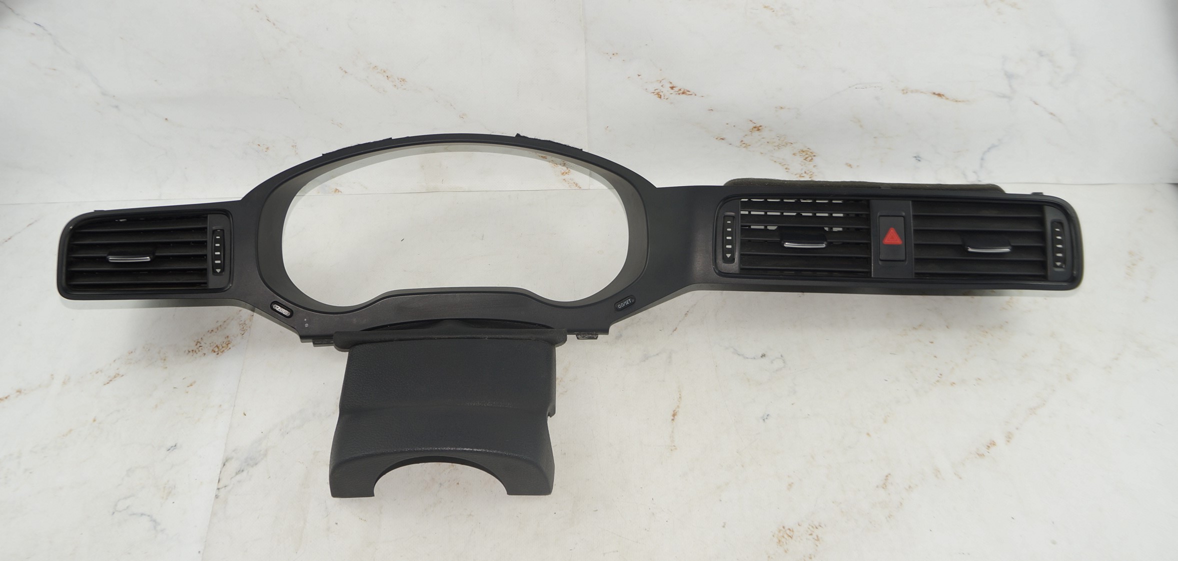 Накладка торпедо на панель приборов vw jetta 6 17217096 (1)