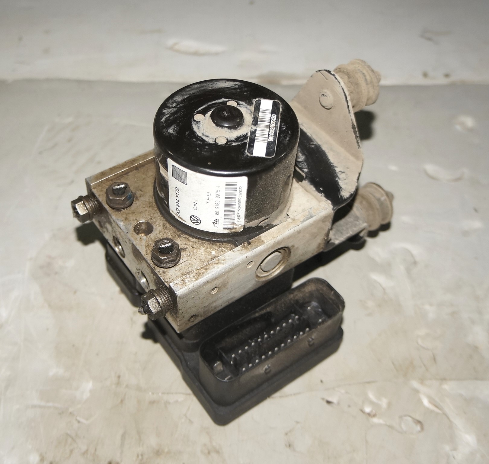 Насос abs (блок антиблокировочный) vw jetta 6 17217099 (1)