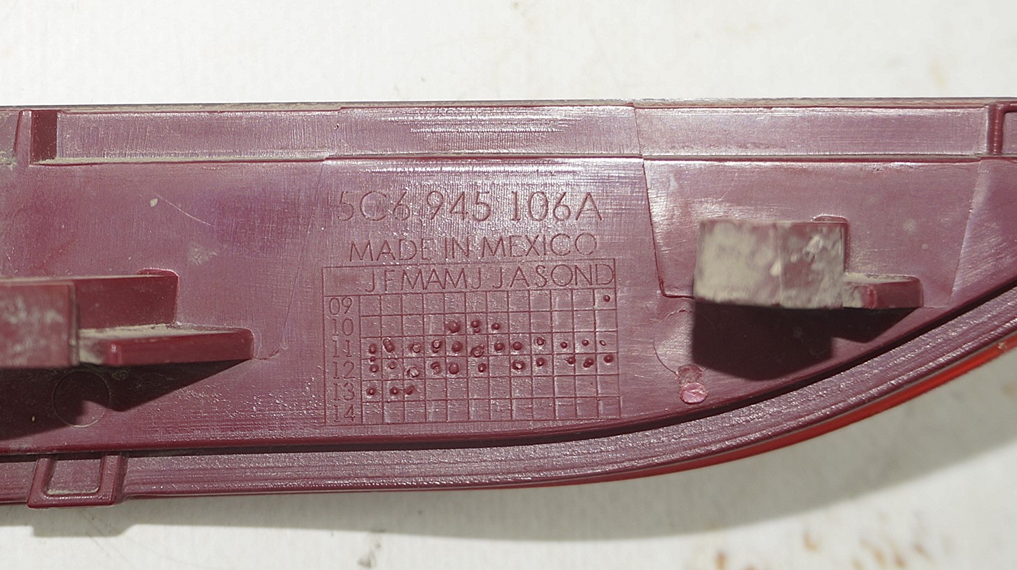 Отражатель в задний бампер vw jetta 6 17217105 (5)
