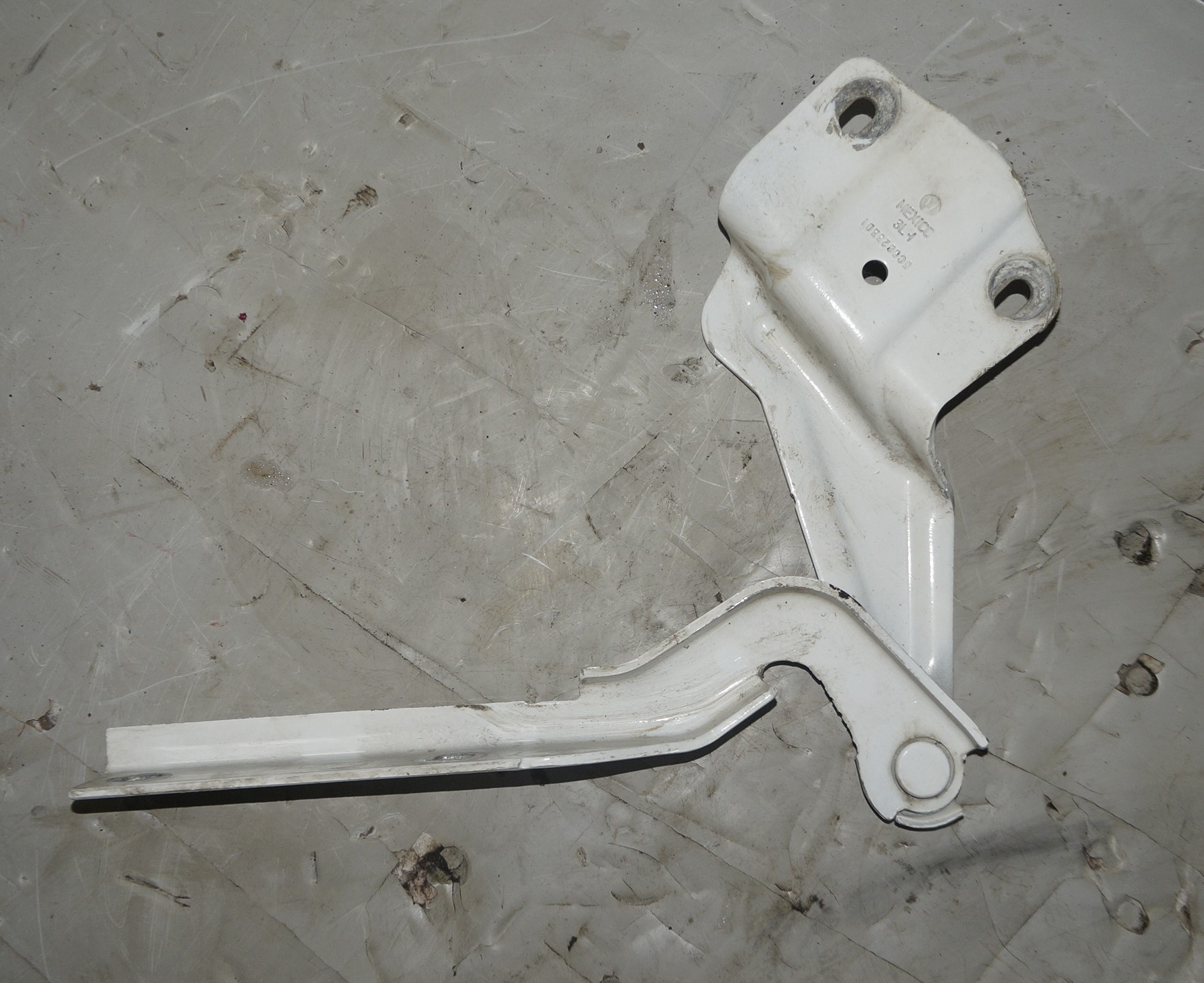 Петля капота vw jetta 6 17217110 (1)