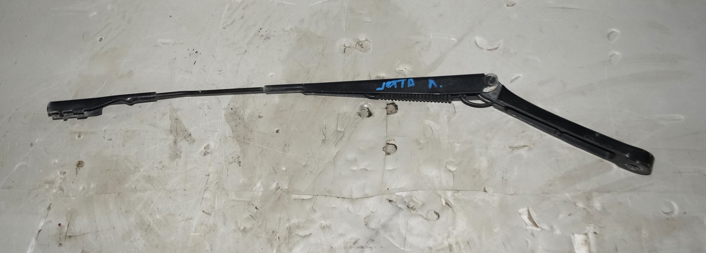 Поводок стеклоочистителя vw jetta 6 17217114 (1)