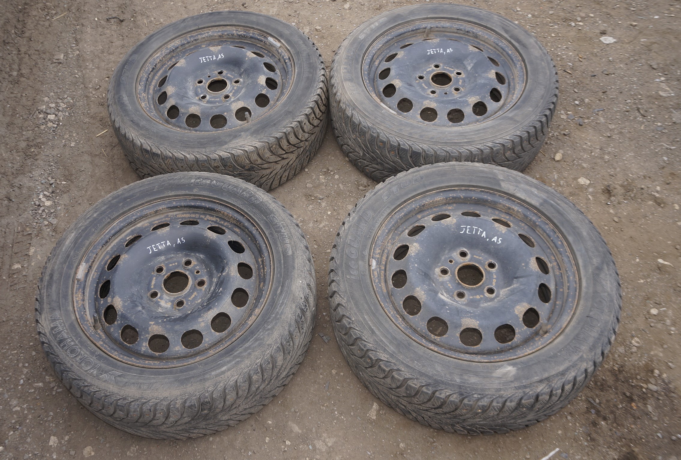 Резина бу зимняя шипованая vw jetta 6 17217131 (1)