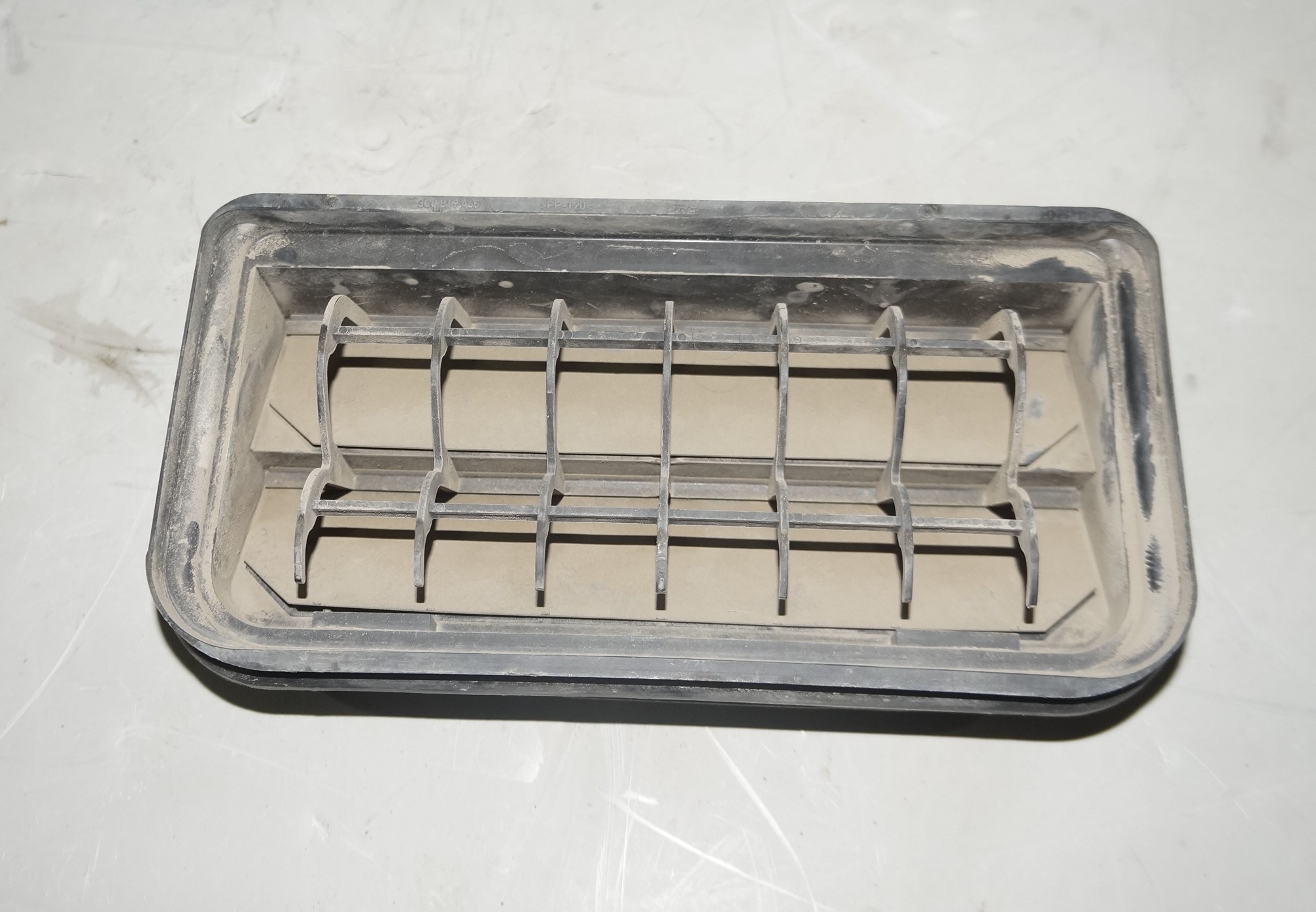 Решетка вентиляционная vw jetta 6 17217134 (1)