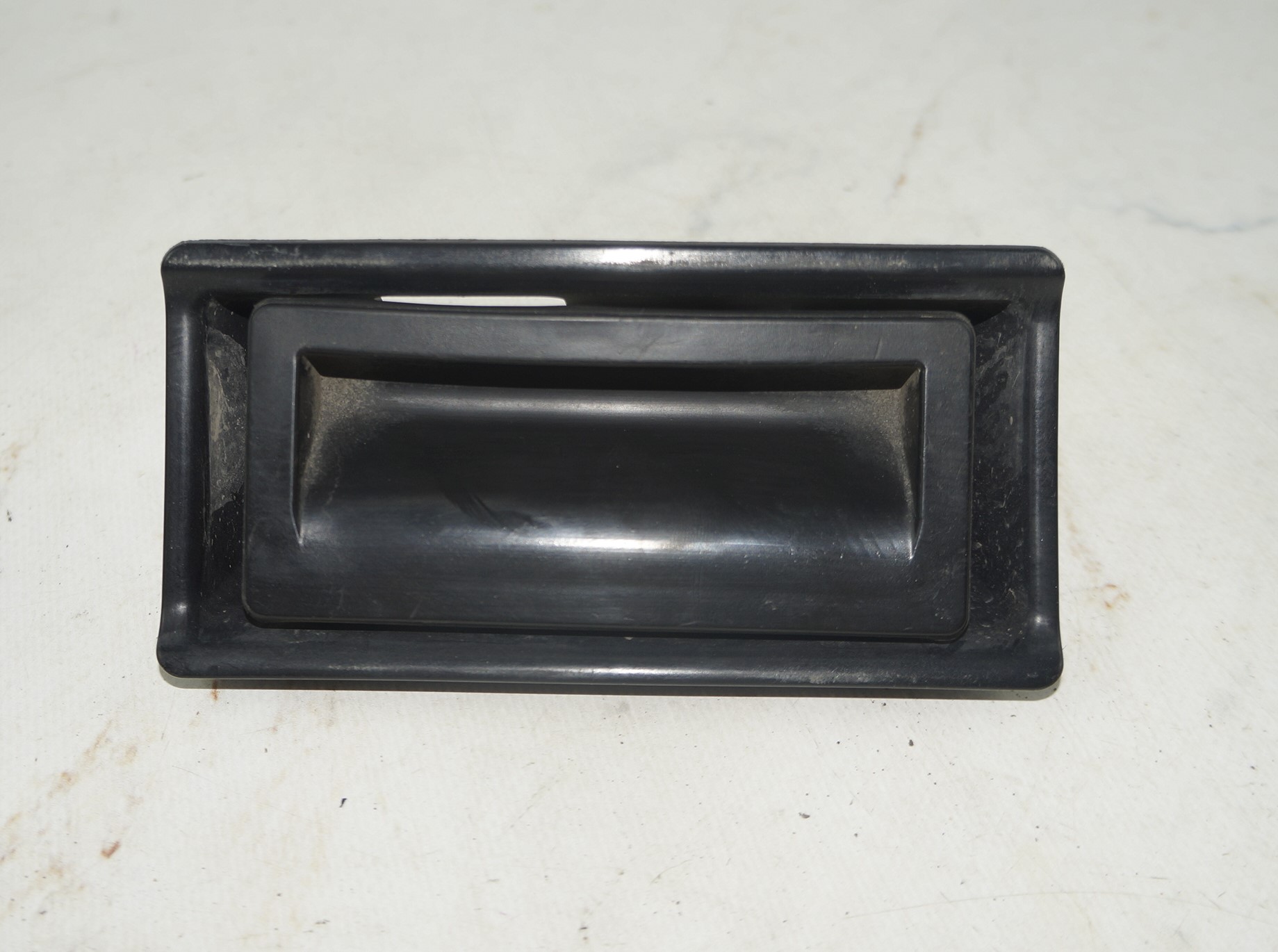 Ручка открывания двери багажника кузовная vw jetta 6 17217136 (1)