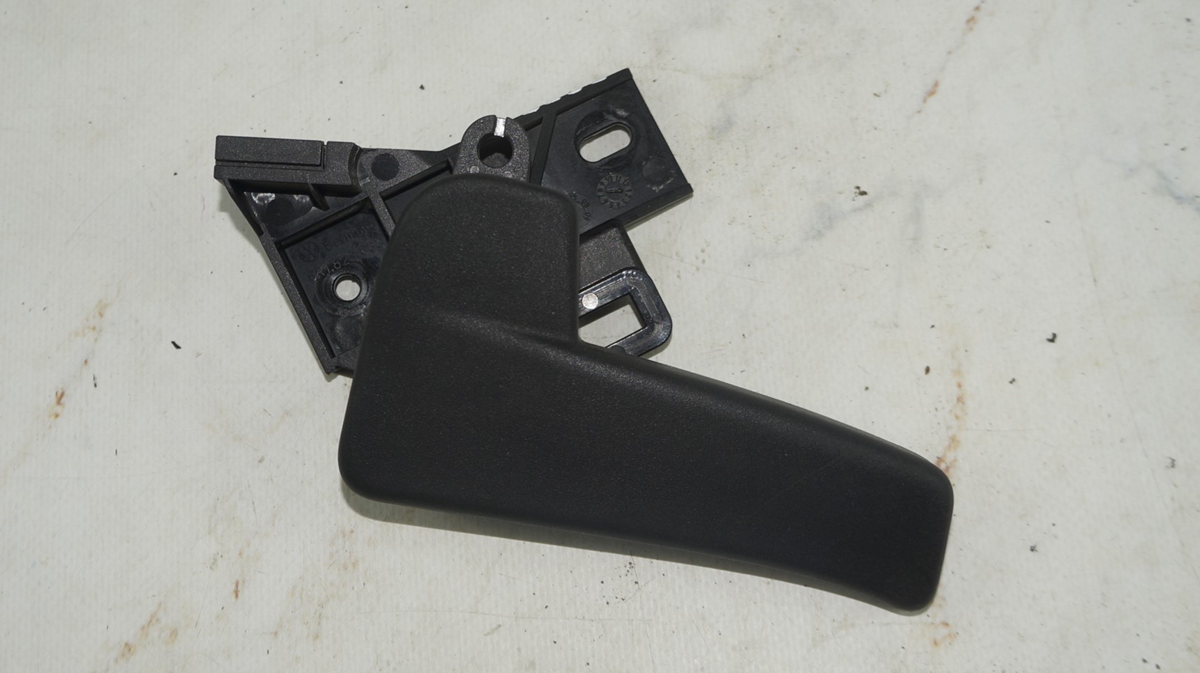 Ручка открывания капота vw jetta 6 17217137 (1)