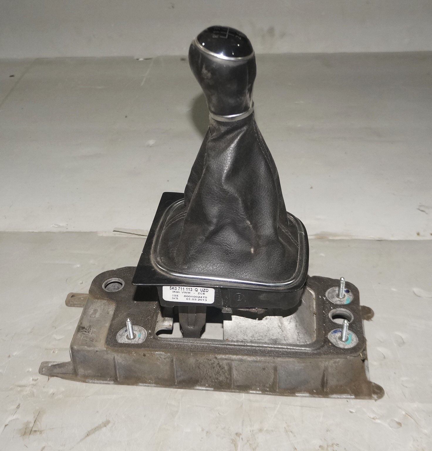 Рычаг переключения кпп с чехлом vw jetta 6 17217141 (1)
