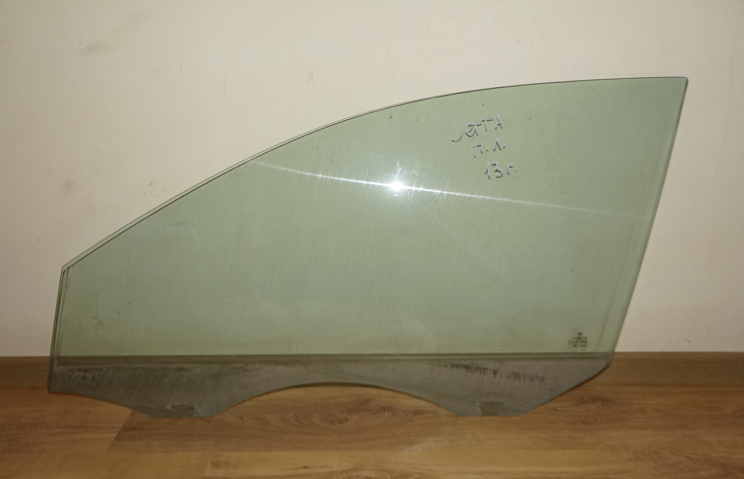 Стекло двери передней левой vw jetta 6 17217146 (1)