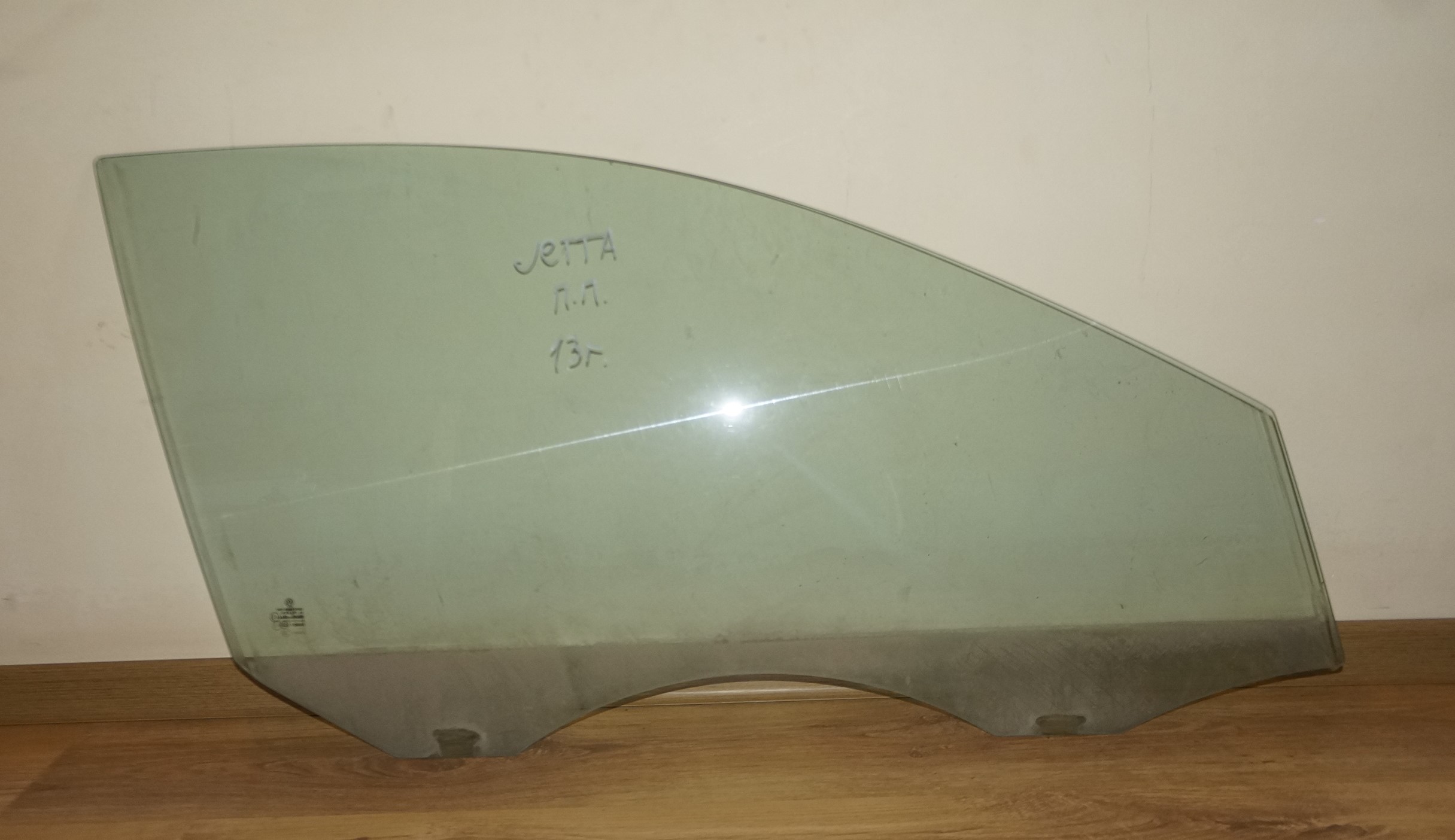 Стекло двери передней правой vw jetta 6 17217147 (1)