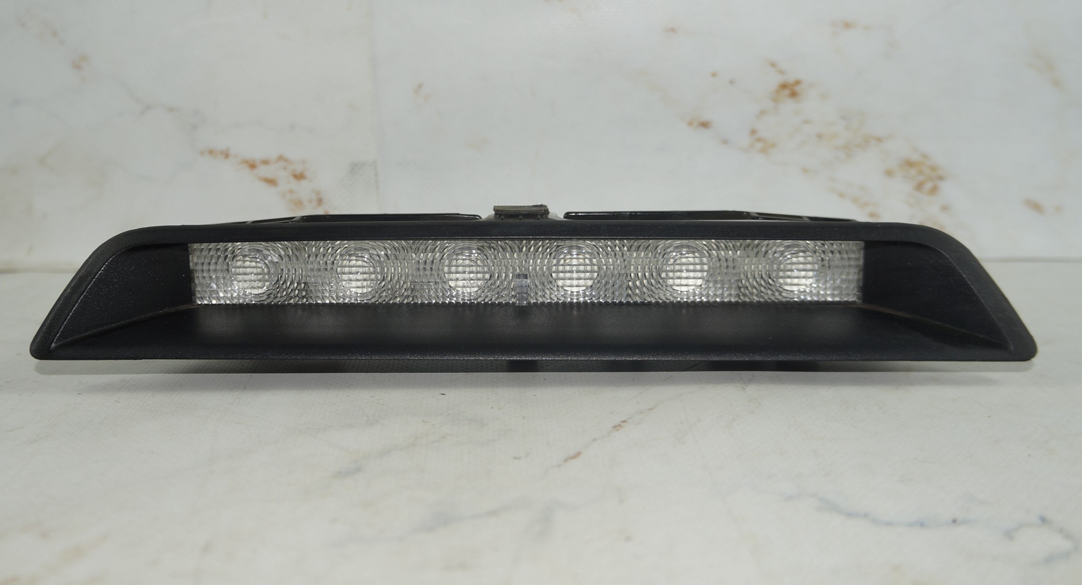 Стоп сигнал третий (центральный) vw jetta 6 17217149 (1)