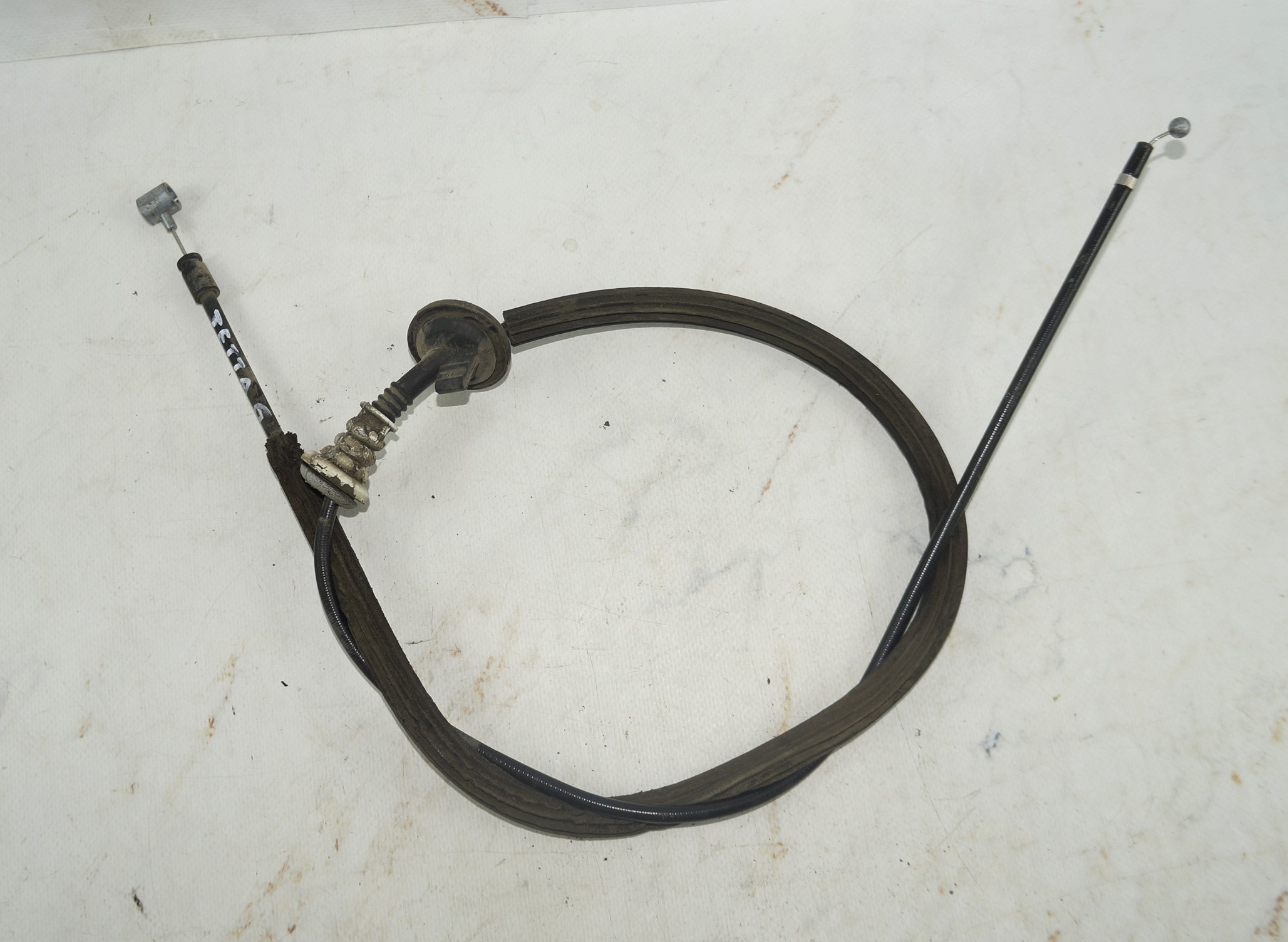 Трос капота vw jetta 6 17217154 (1)