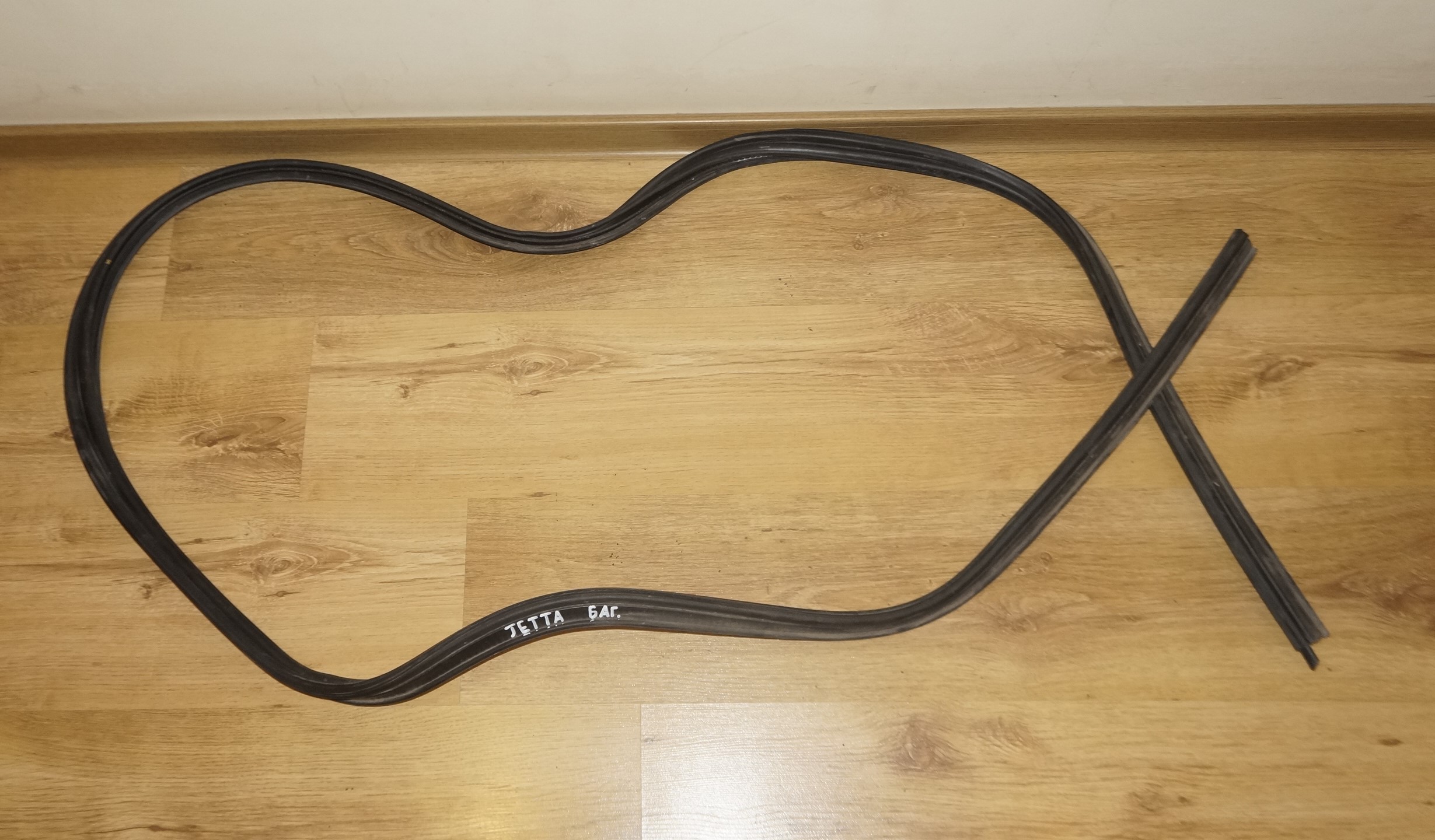 Уплотнитель резиновый кузовной проема багажника vw jetta 6 17217163