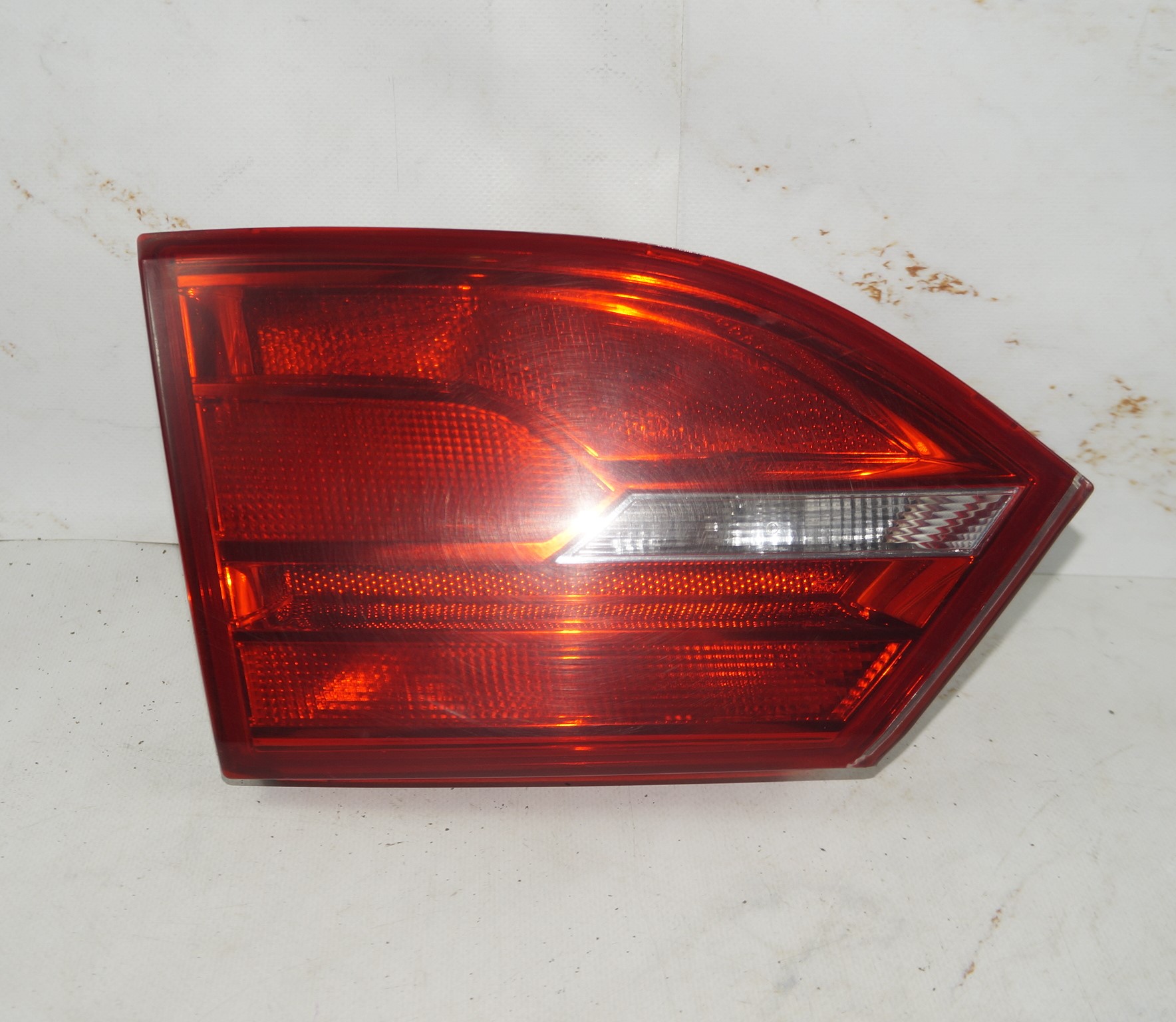 Фонарь задний внутренний vw jetta 6 17217171 (1)