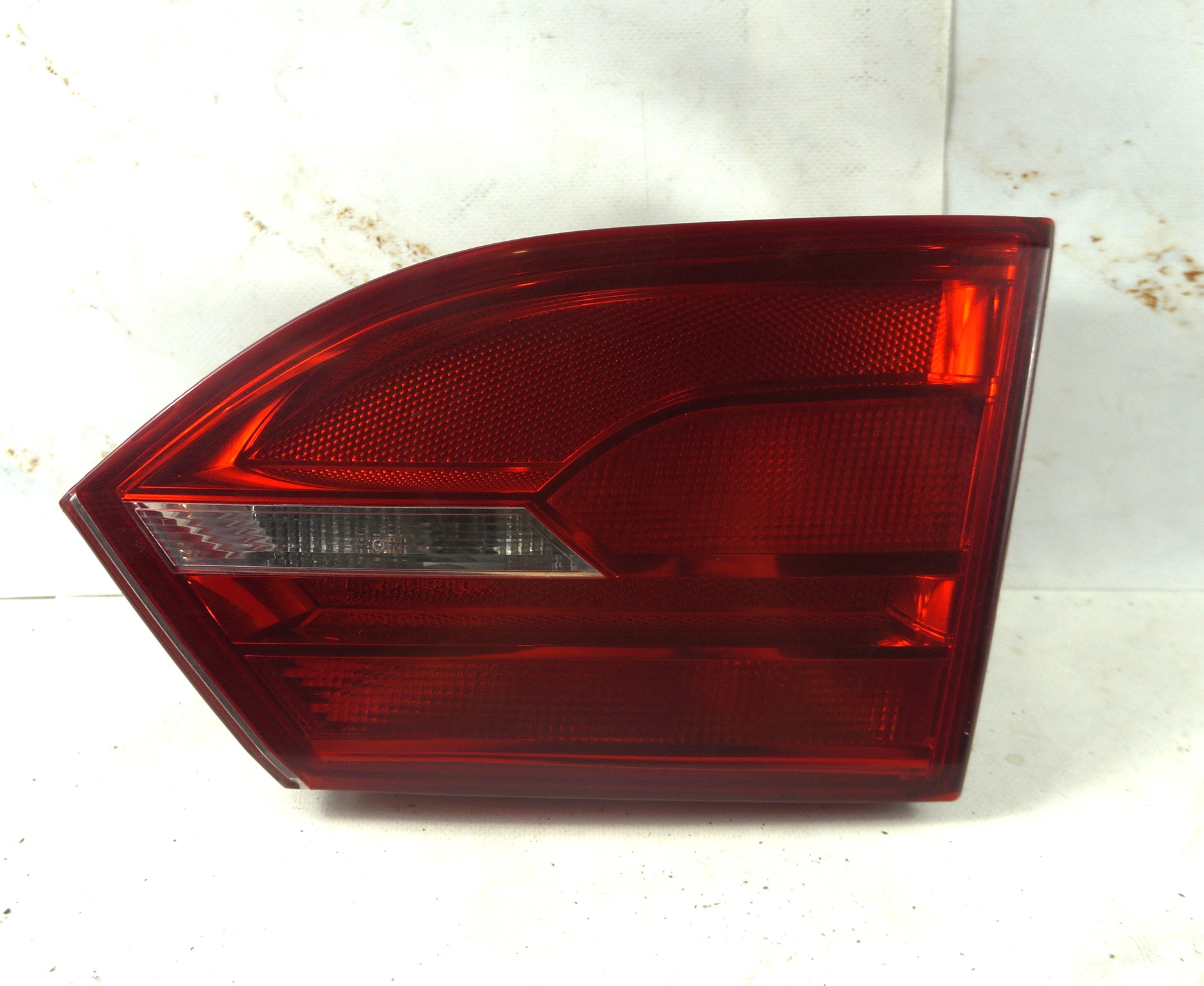 Фонарь задний внутренний vw jetta 6 17217172 (1)