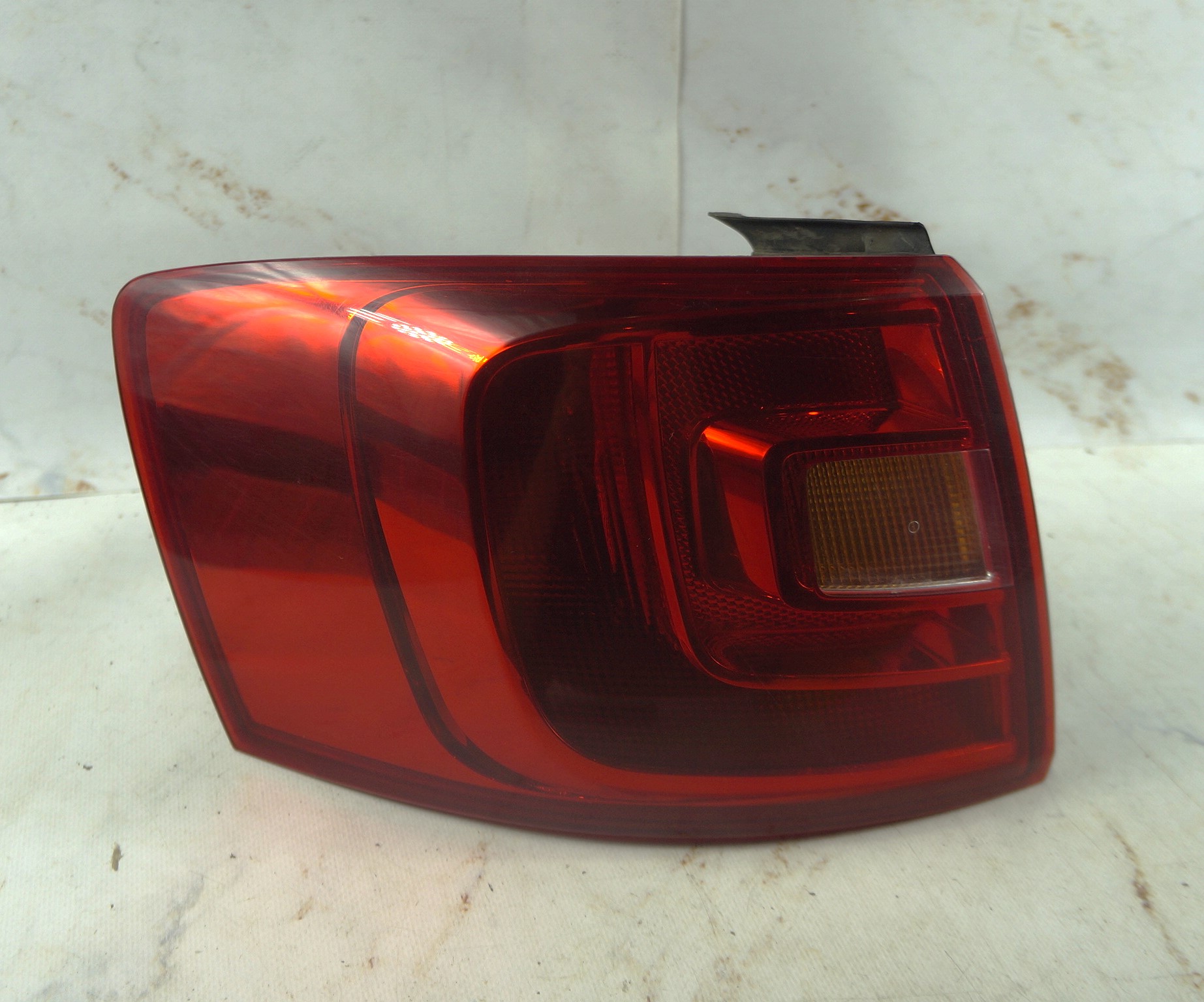 Фонарь задний наружный vw jetta 6 17217173 (1)