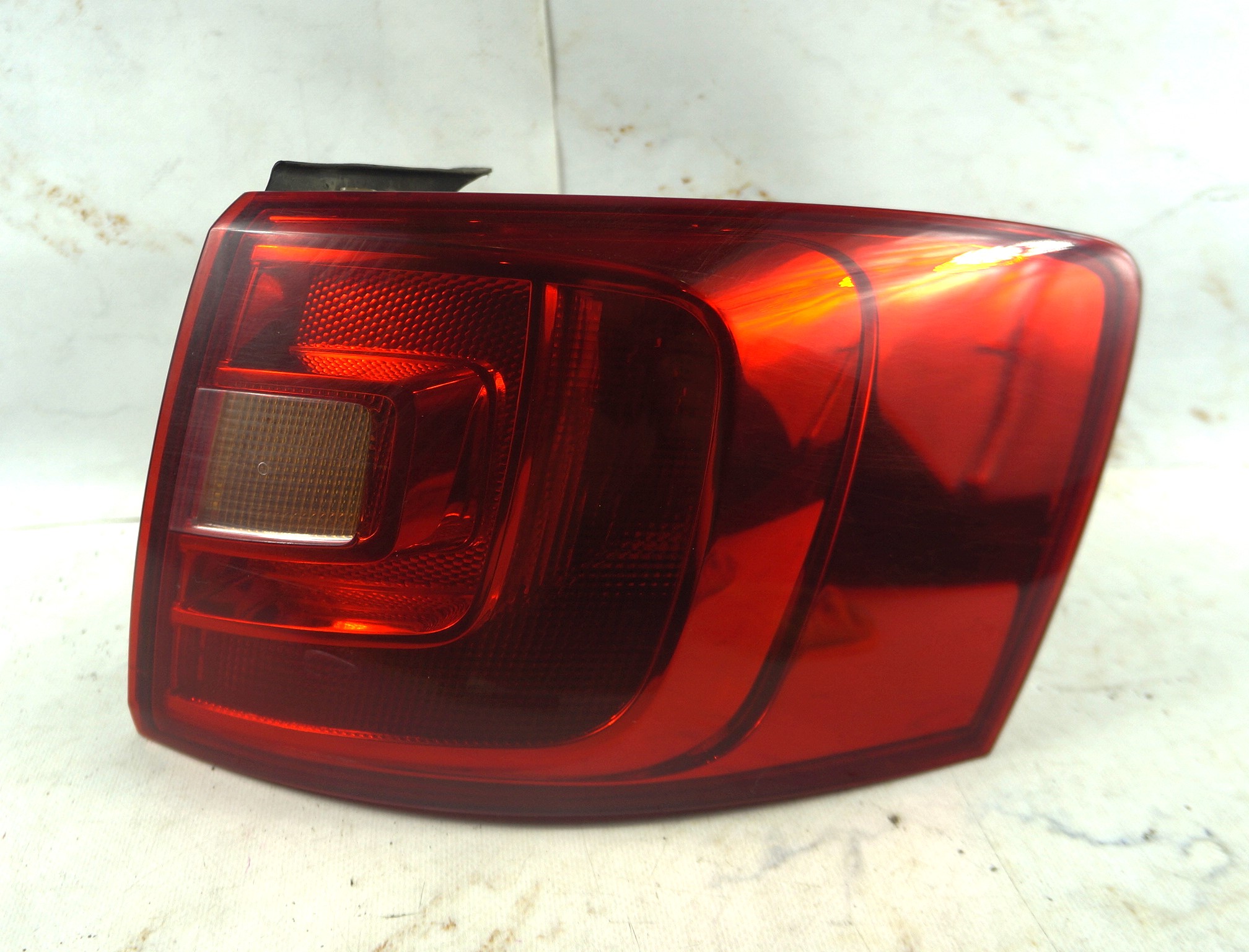 Фонарь задний наружный vw jetta 6 17217174 (1)