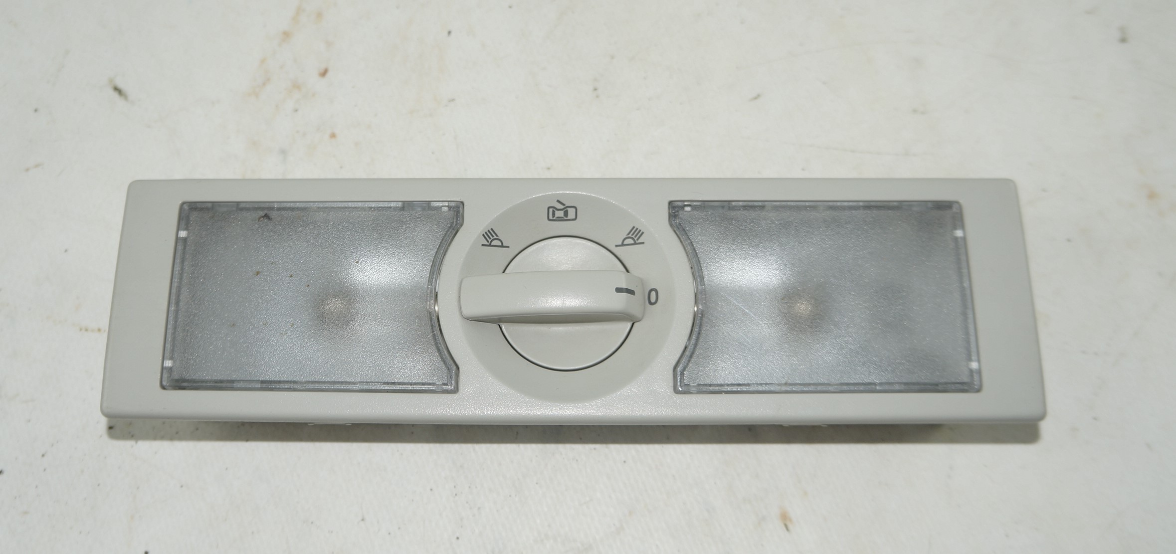 Фонарь потолочный vw jetta 6 17217180 (1)