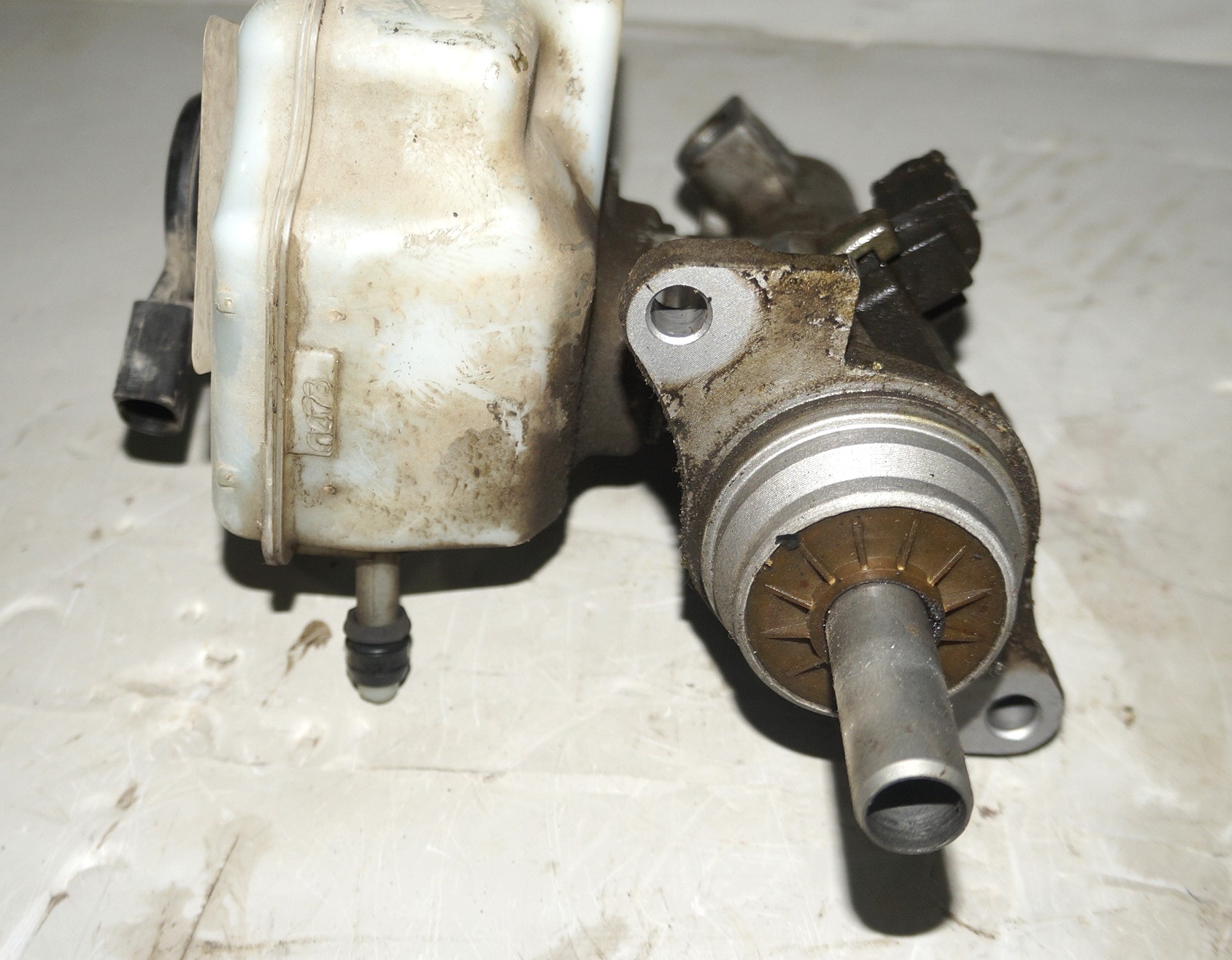 Цилиндр главный тормозной vw jetta 6 17217184 (3)