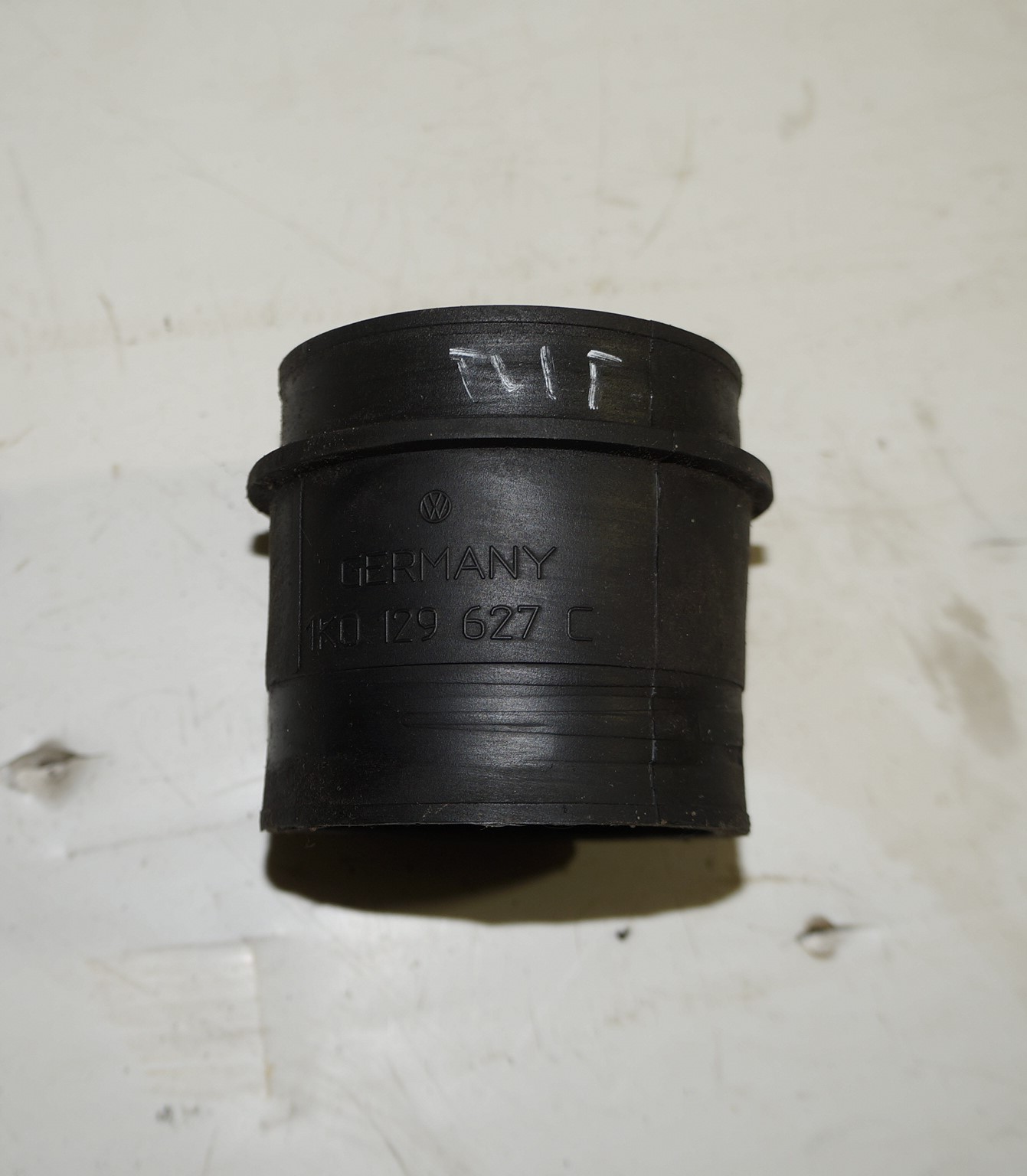 Патрубок воздушного фильтра VW Tiguan I 2007-2011 17102212