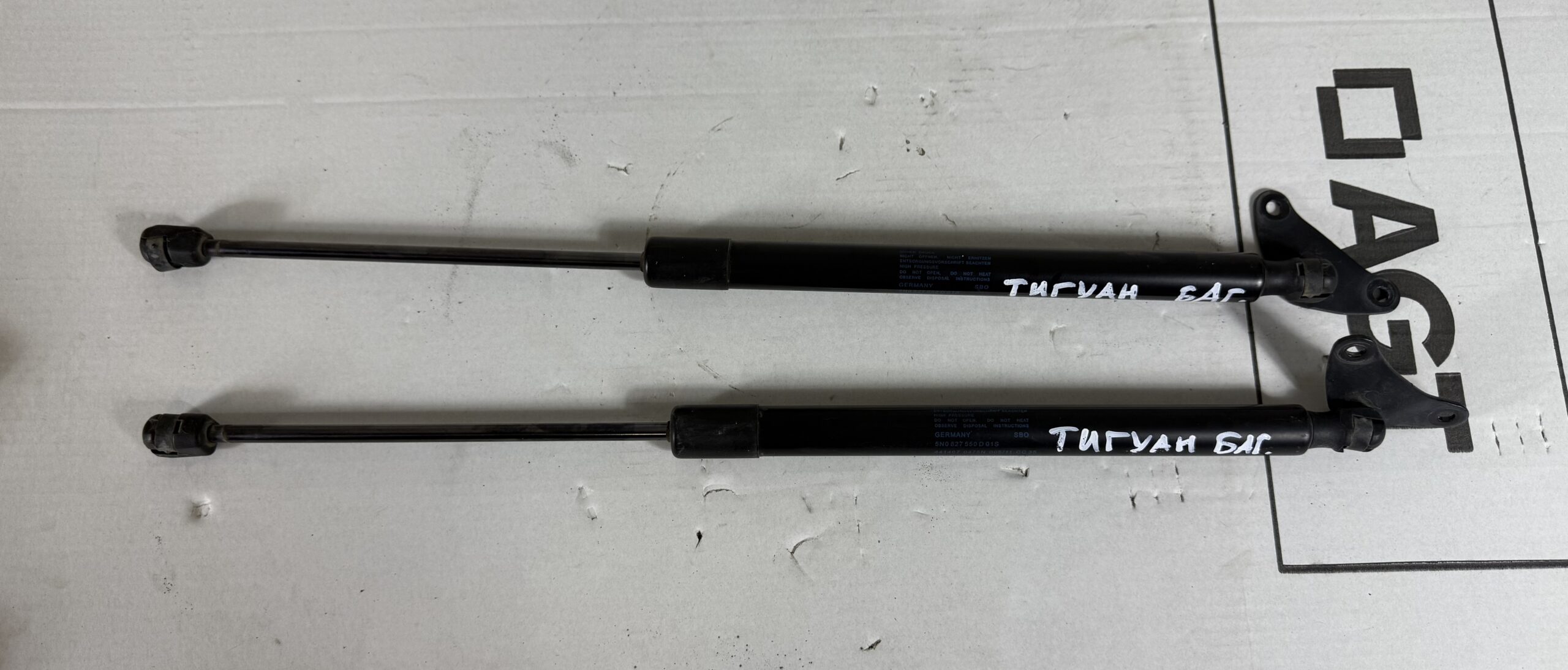 Амортизатор багажника пара vw tiguan i 2007 2011 17102004 (1)