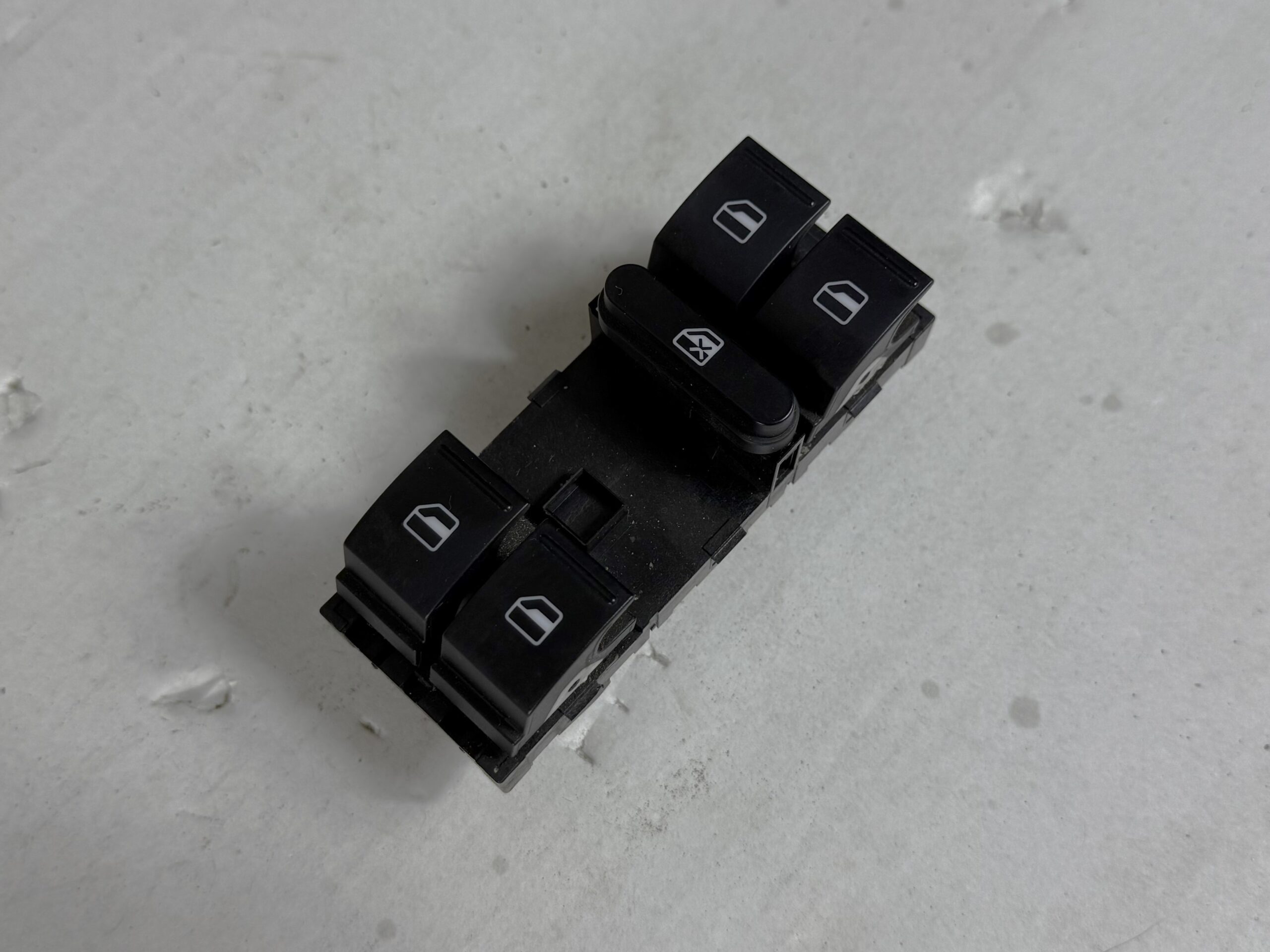 Блок кнопок управления стеклоподъемниками vw tiguan i 2007 2011 17102018 (1)