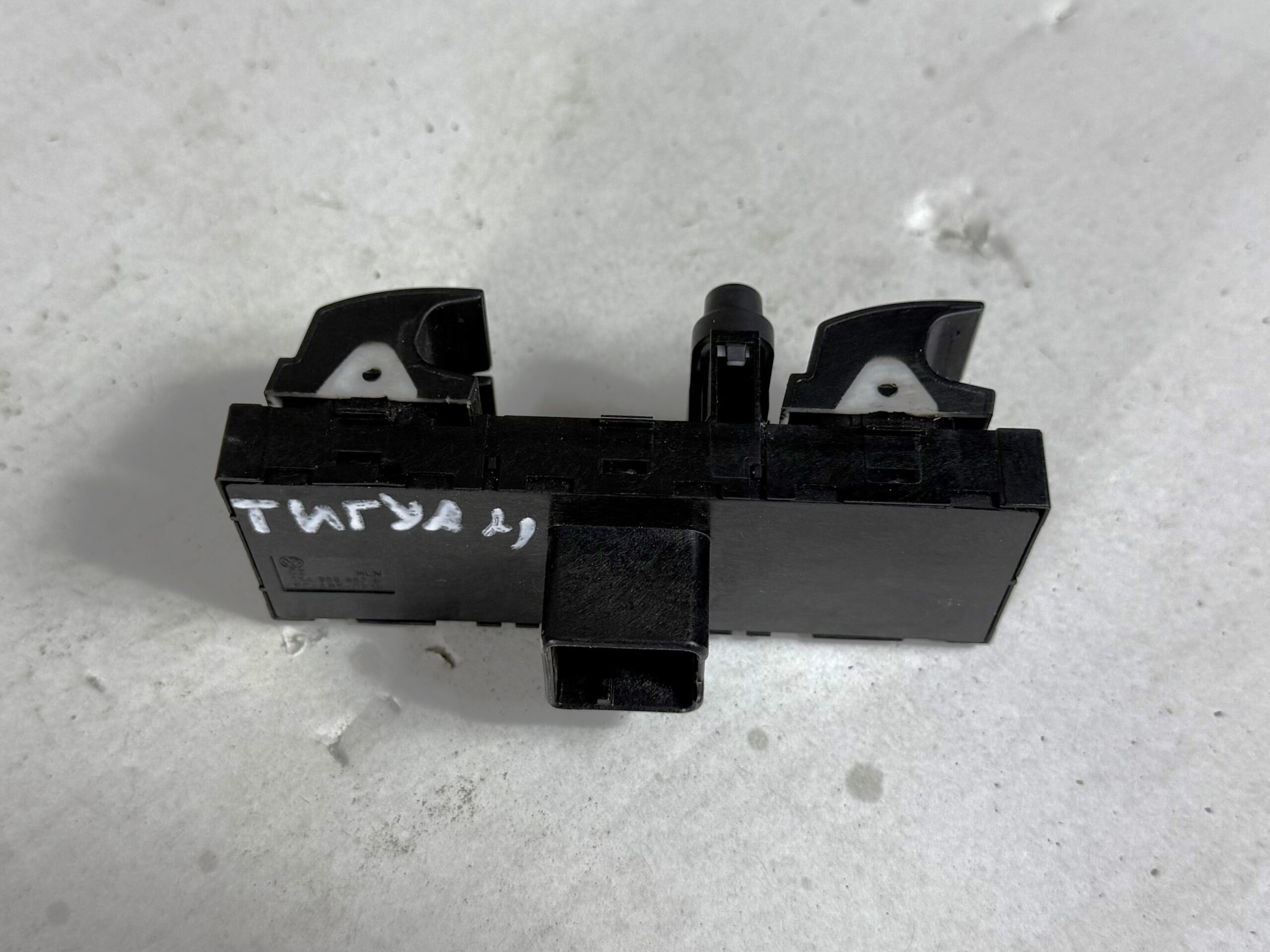 Блок кнопок управления стеклоподъемниками vw tiguan i 2007 2011 17102018 (4)