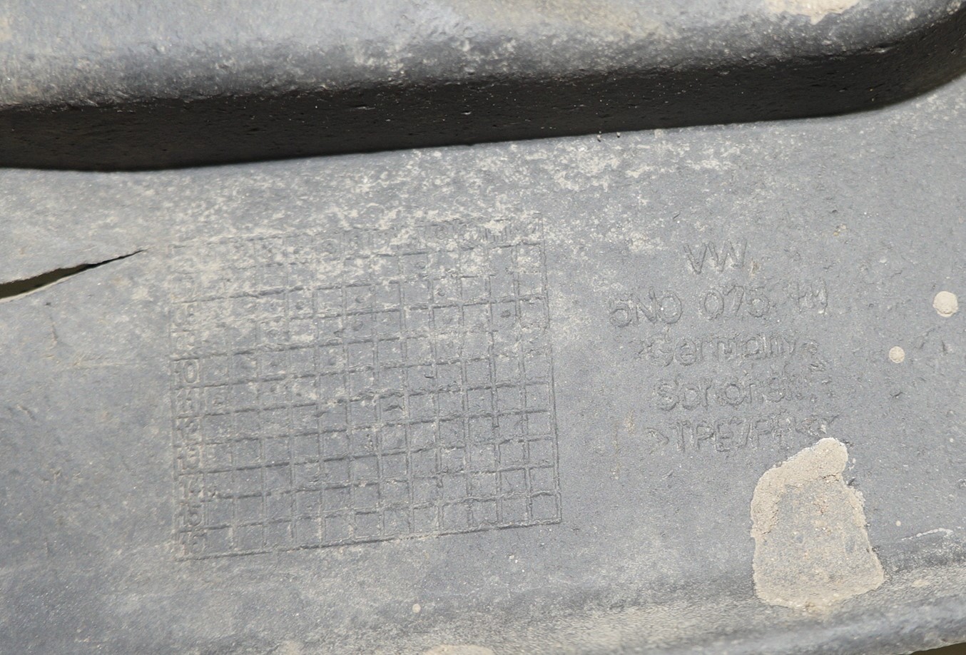 Брызговик передний левый vw tiguan i 2007 2011 17102034 (5)