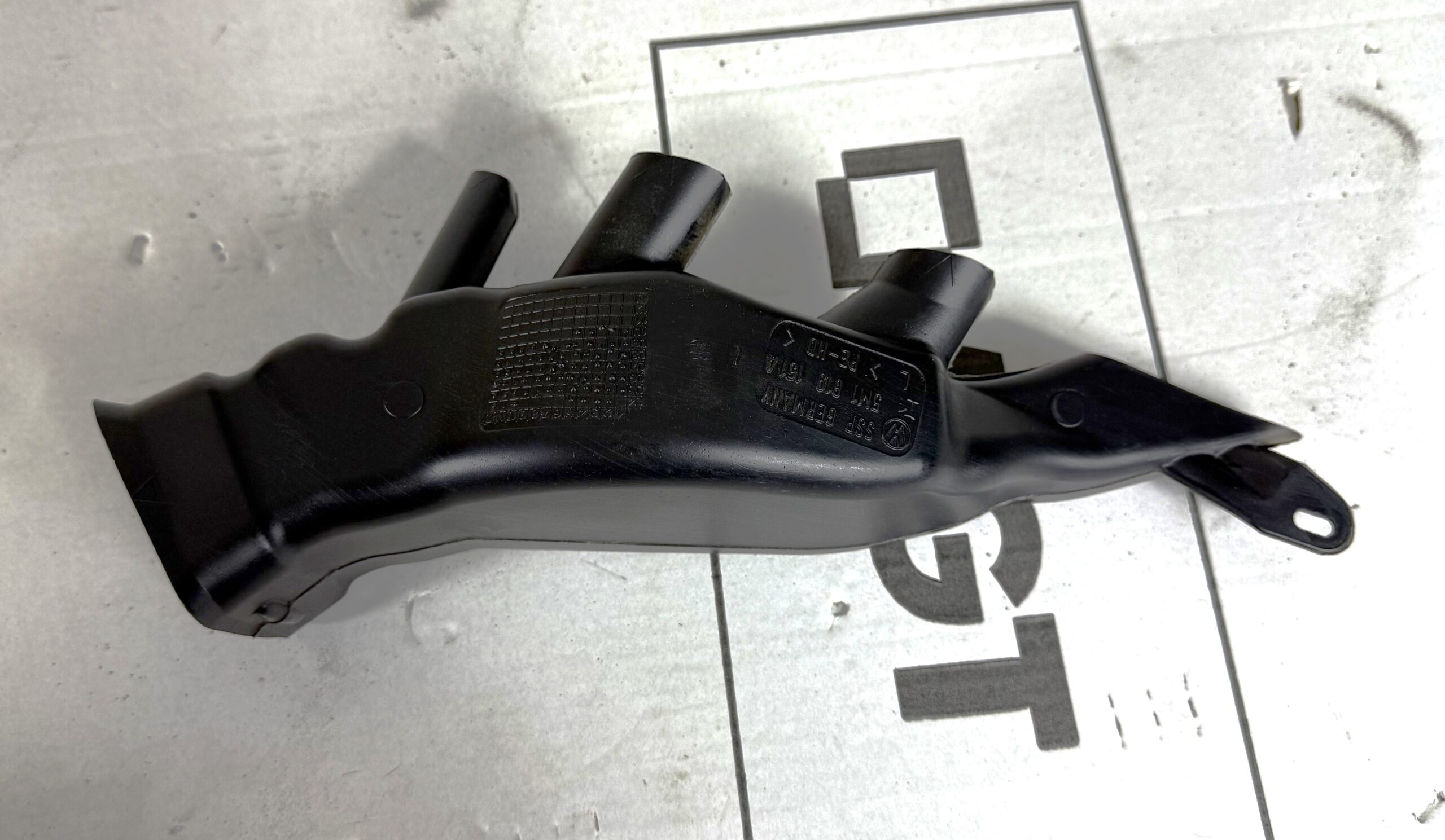 Воздуховод печки нижний левый vw tiguan i 2007 2011 17102040 (2)