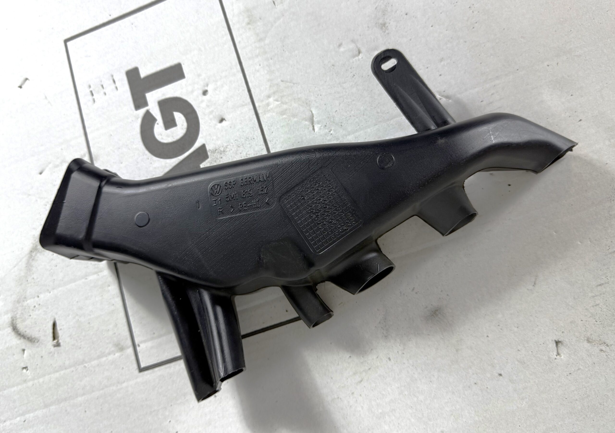 Воздуховод печки нижний правый vw tiguan i 2007 2011 17102041 (2)