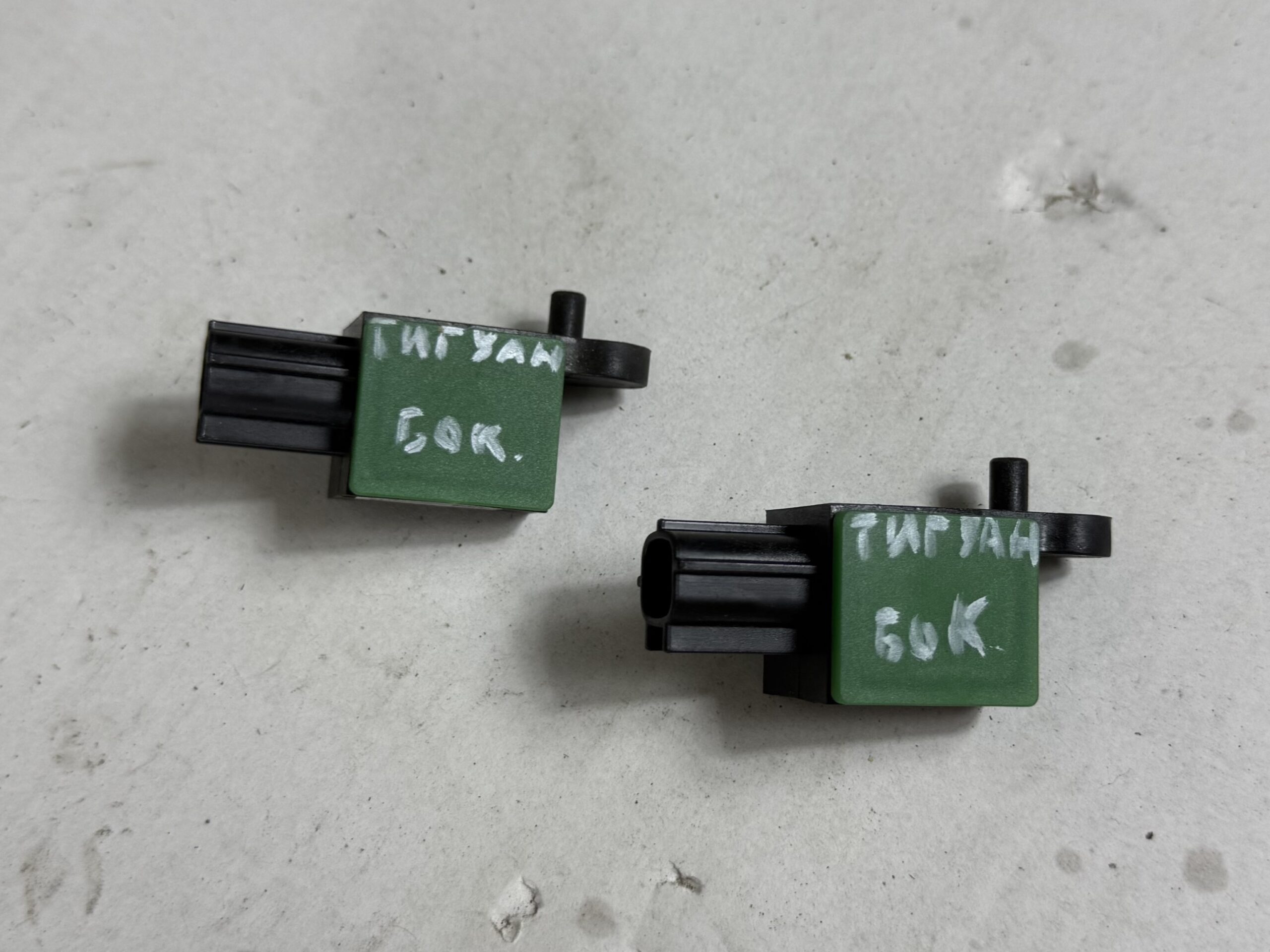 Датчик удара боковой пара vw tiguan i 2007 2011 17102053 (1)