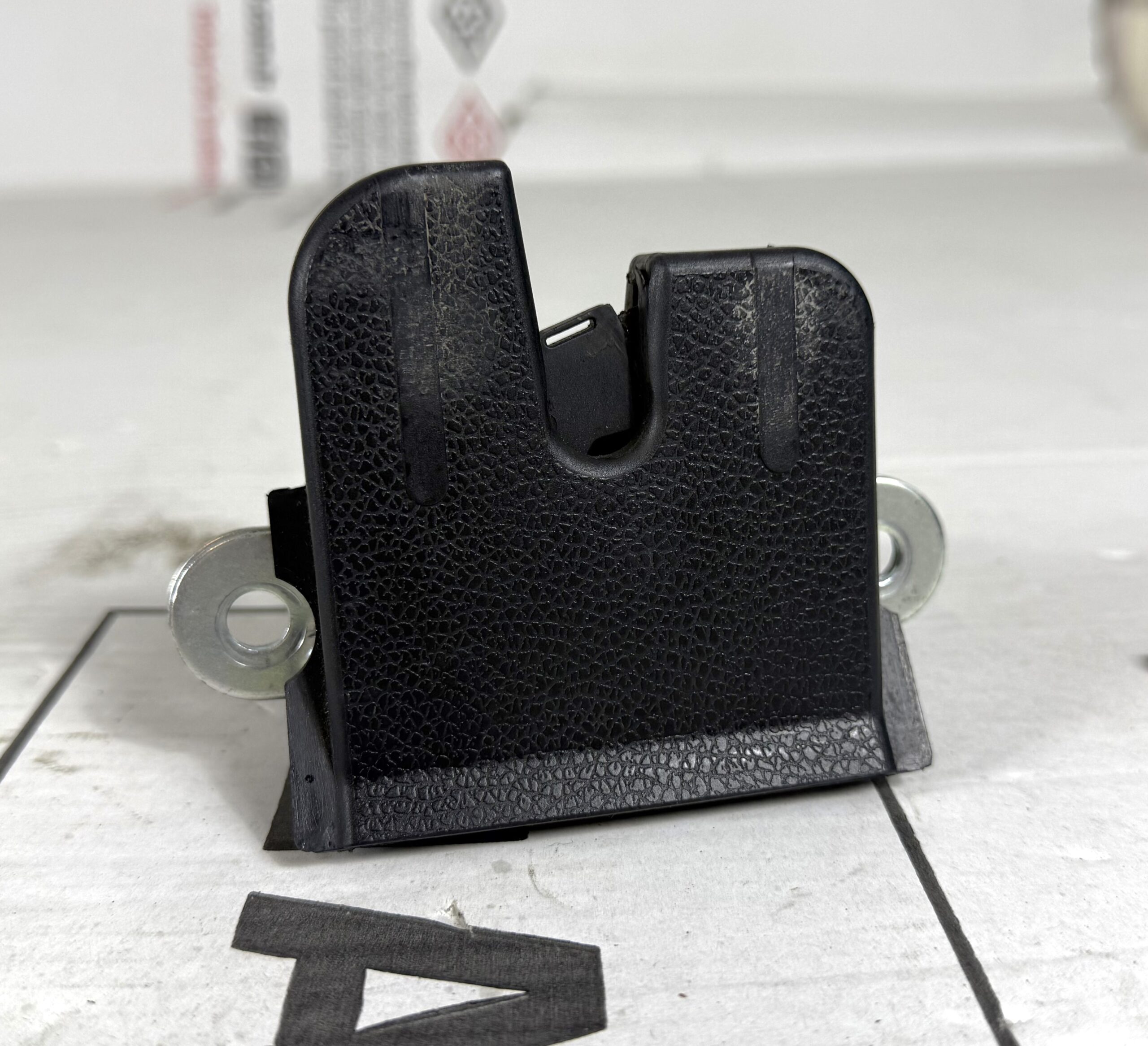 Замок багажника vw tiguan i 2007 2011 17102063 (1)