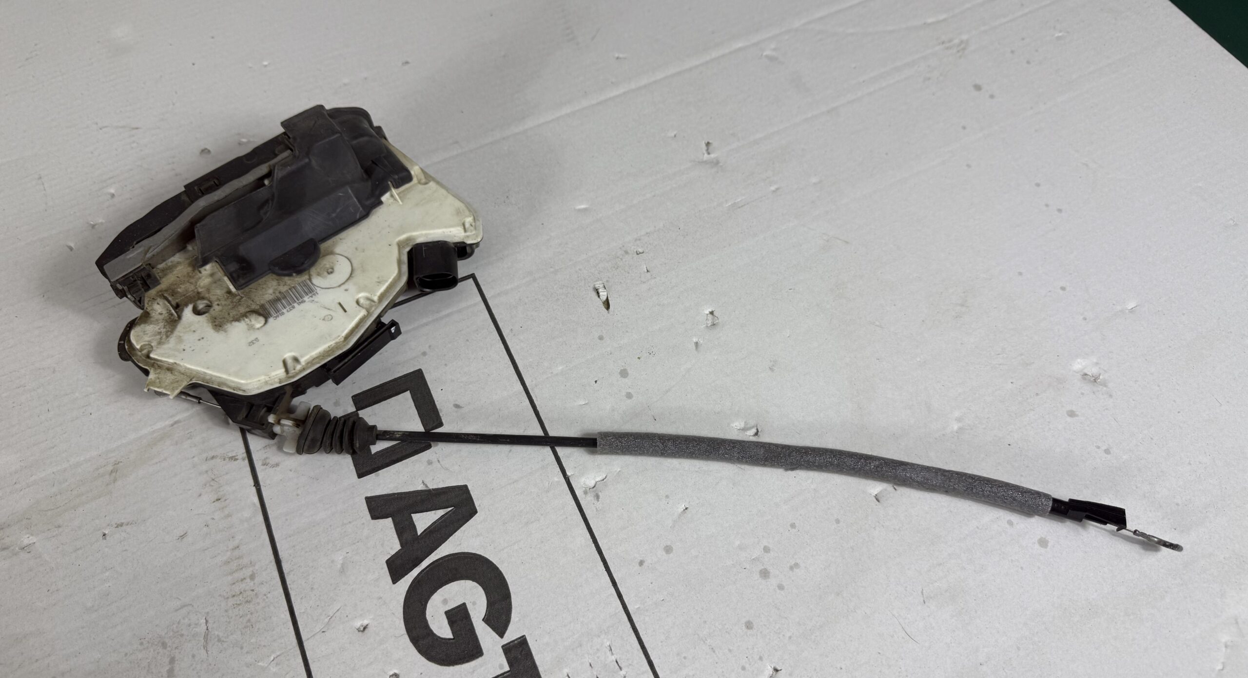 Замок двери передней правой vw tiguan i 2007 2011 17102065 (1)