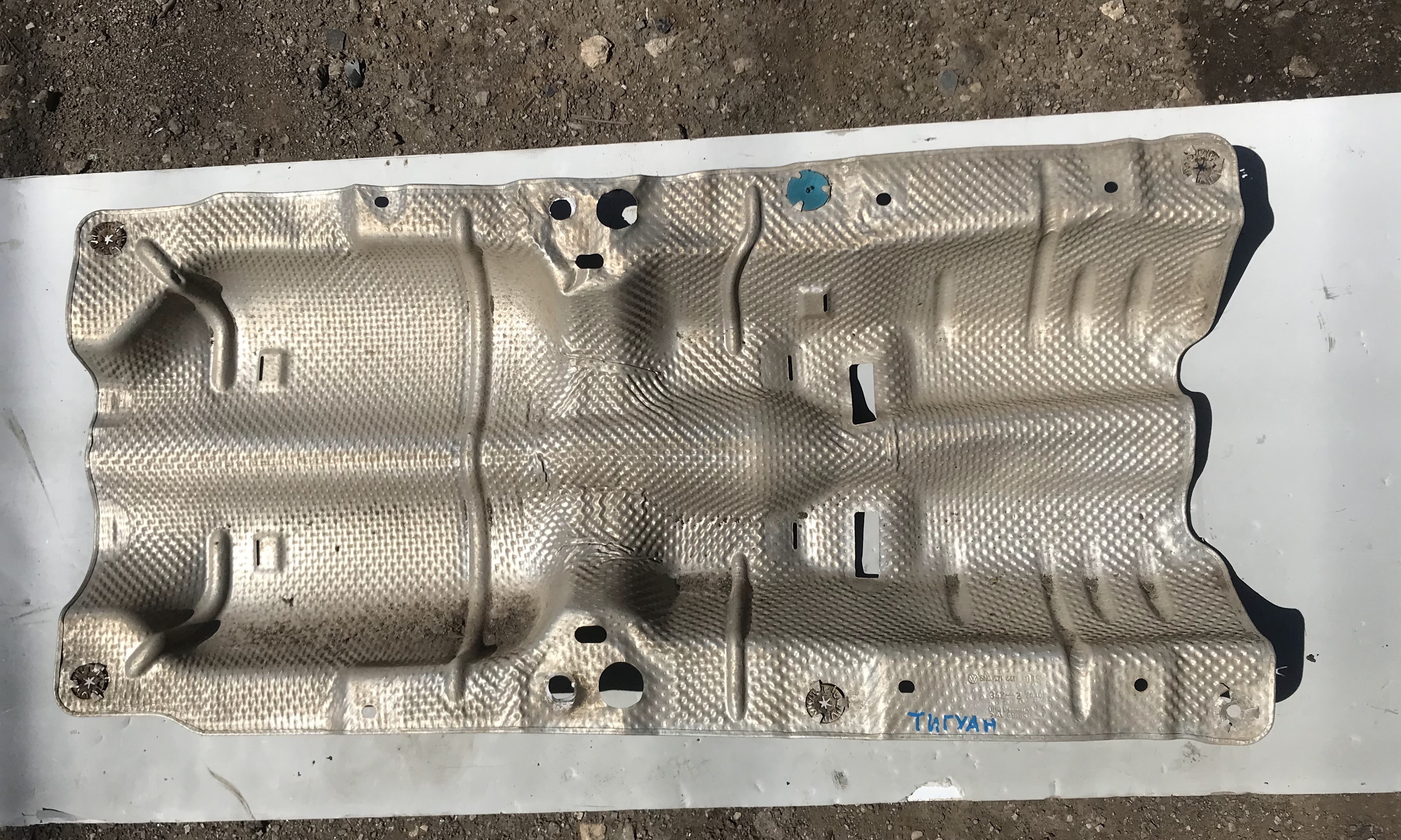 Защита днища экран тепловой vw tiguan i 2007 2011 17102071 (1)