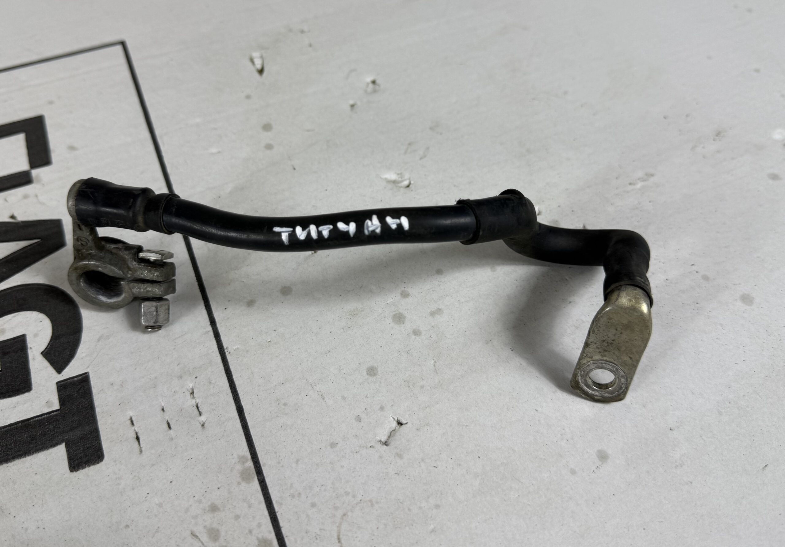 Клемма аккумулятора минус vw tiguan i 2007 2011 17102089 (1)