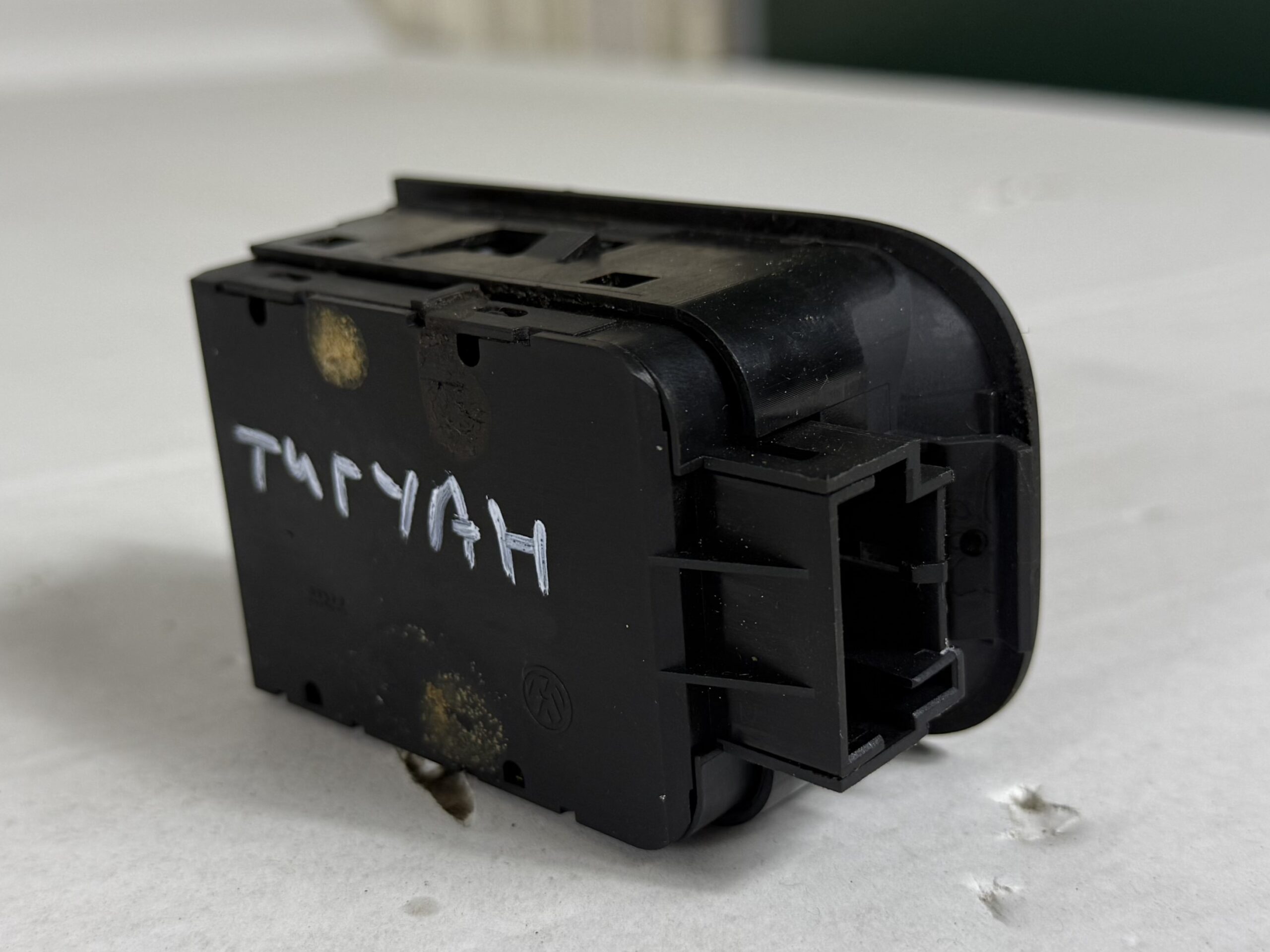 Кнопка auto hold vw tiguan i 2007 2011 17102095 (3)