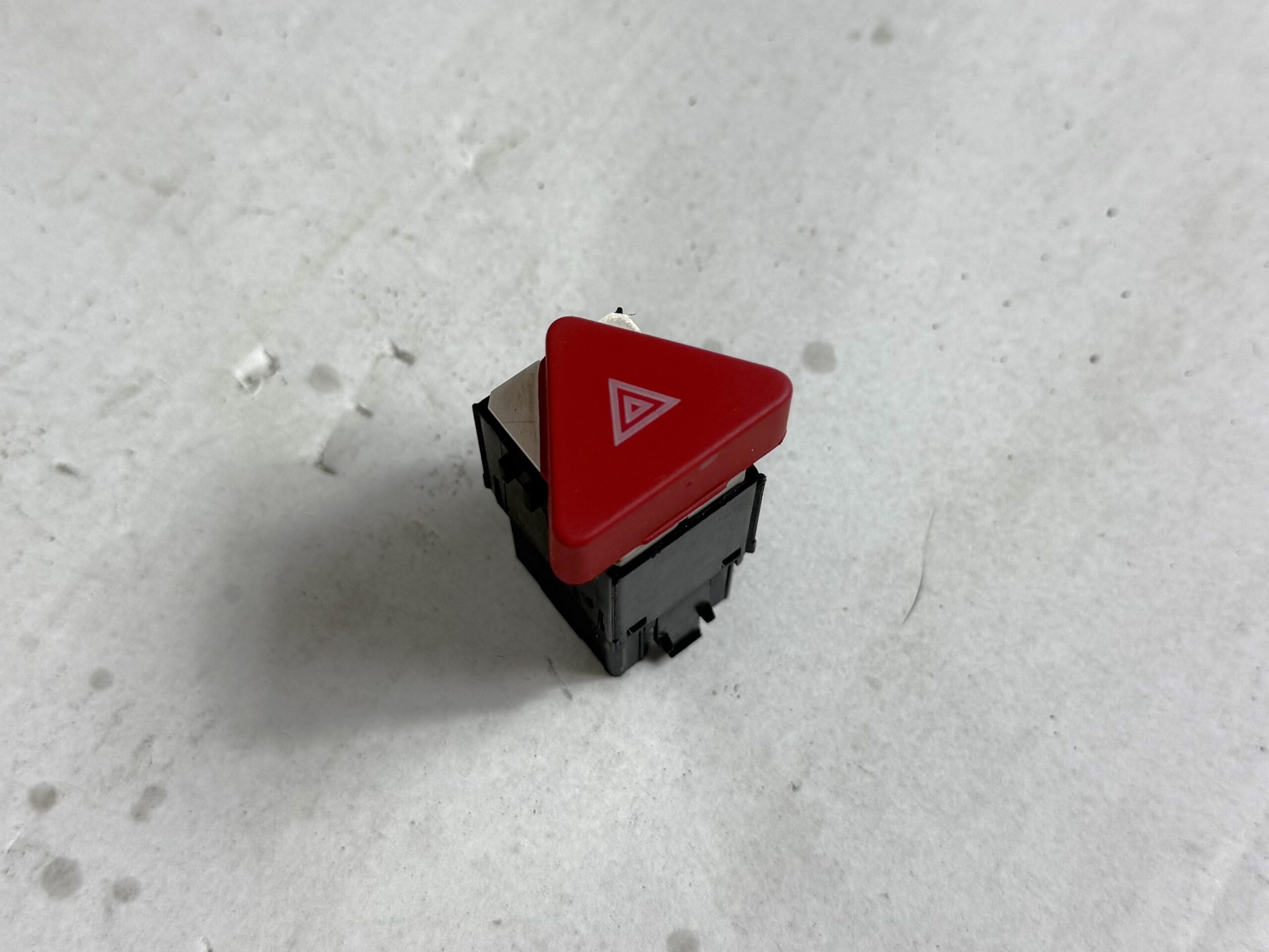 Кнопка аварийки vw tiguan i 2007 2011 17102091 (1)