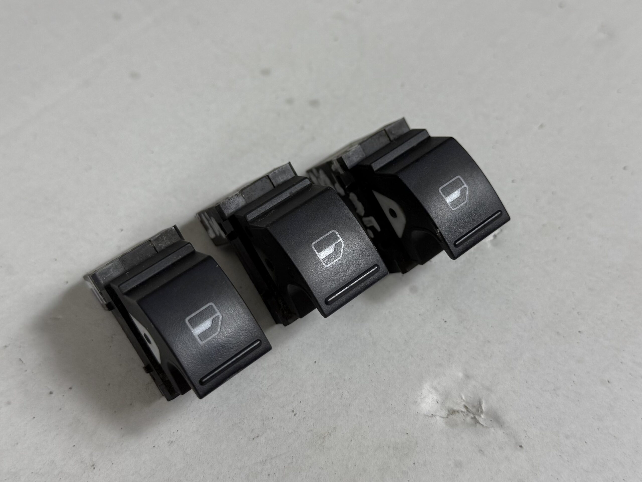 Кнопка стеклоподъемника пассажирская комплект vw tiguan i 2007 2011 17102093 (1)