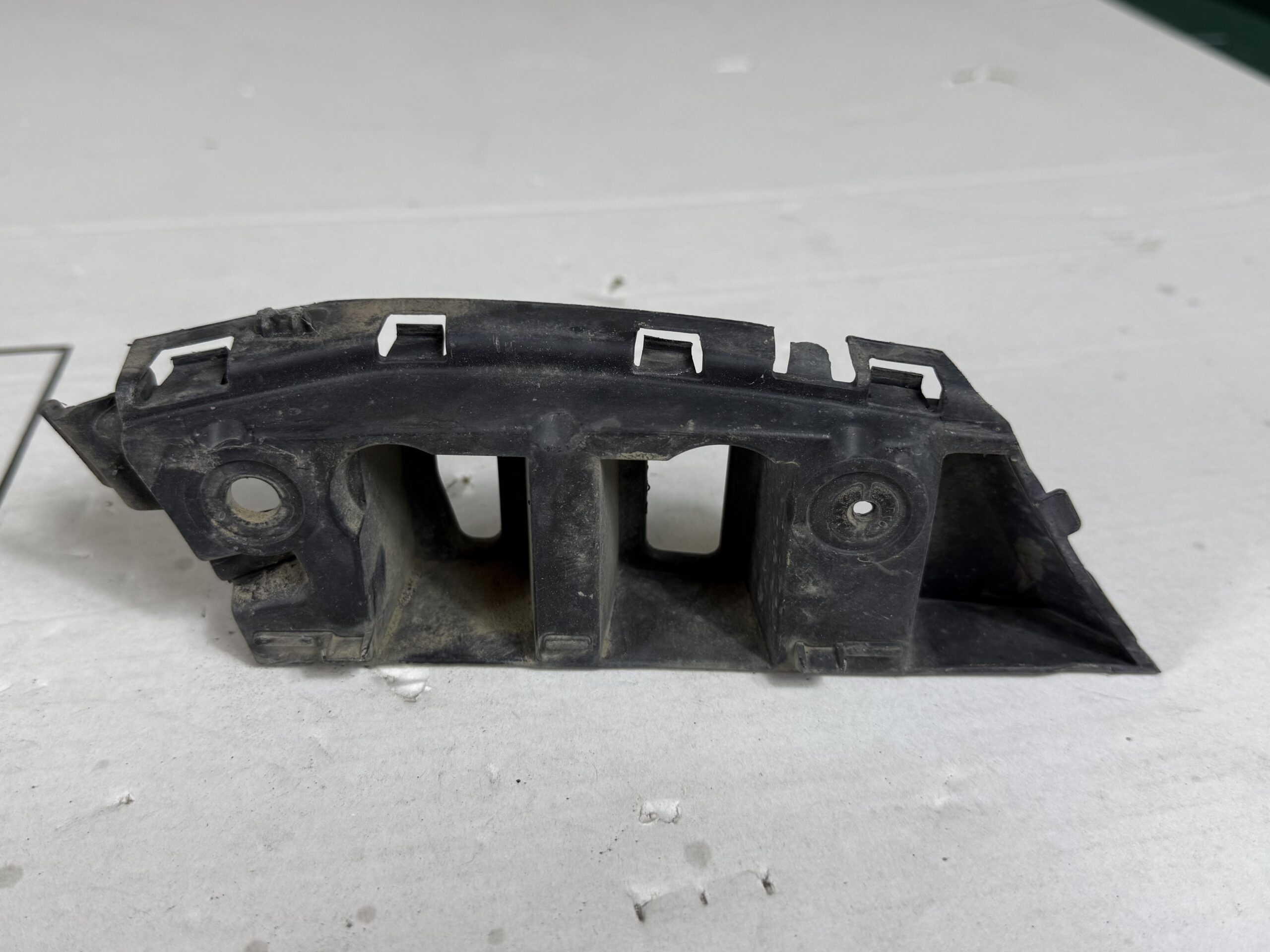 Крепление переднего бампера левое vw tiguan i 2007 2011 17102112 (1)