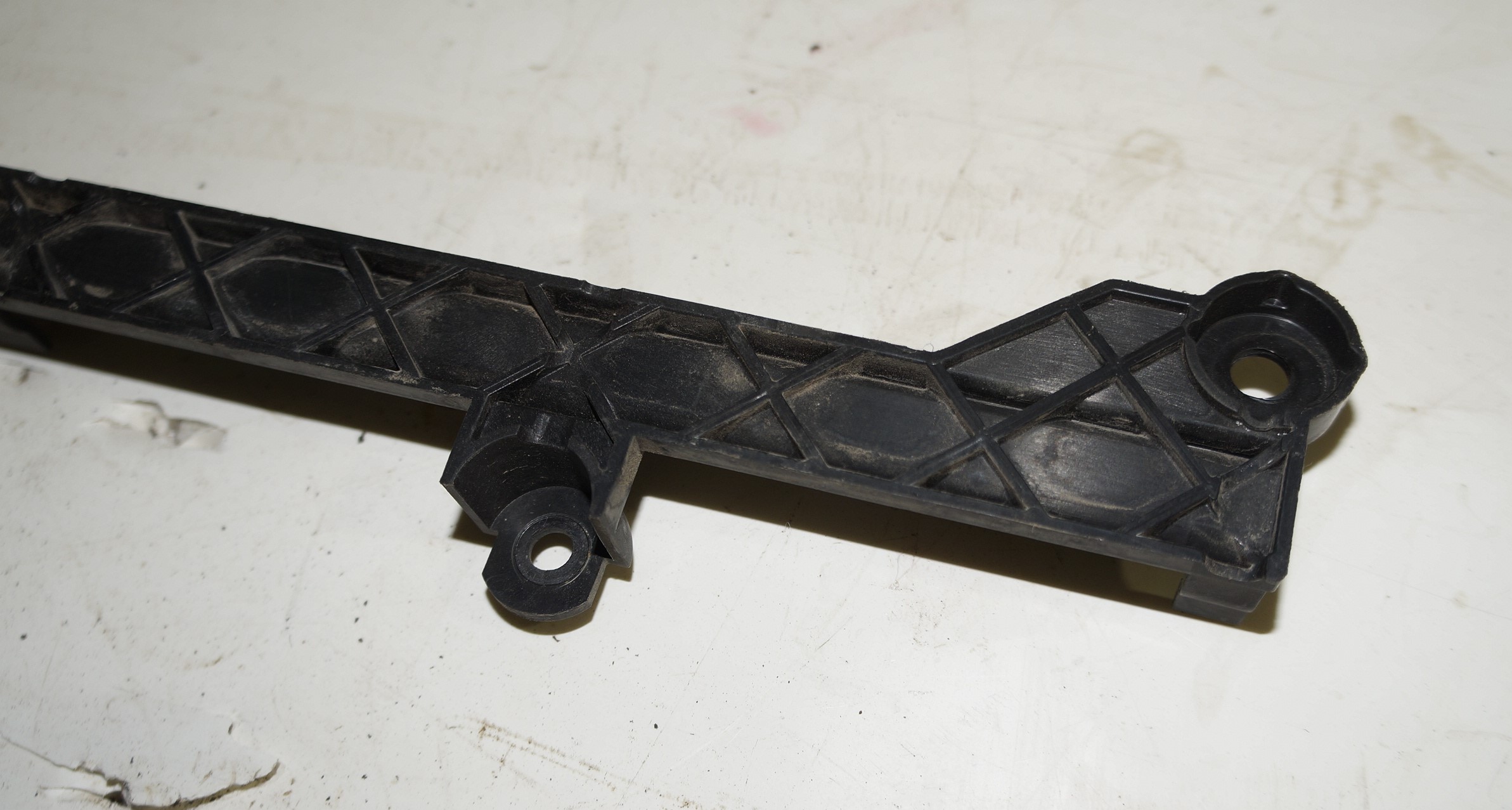 Крепление топливного шланга vw tiguan i 2007 2011 17102114 (3)