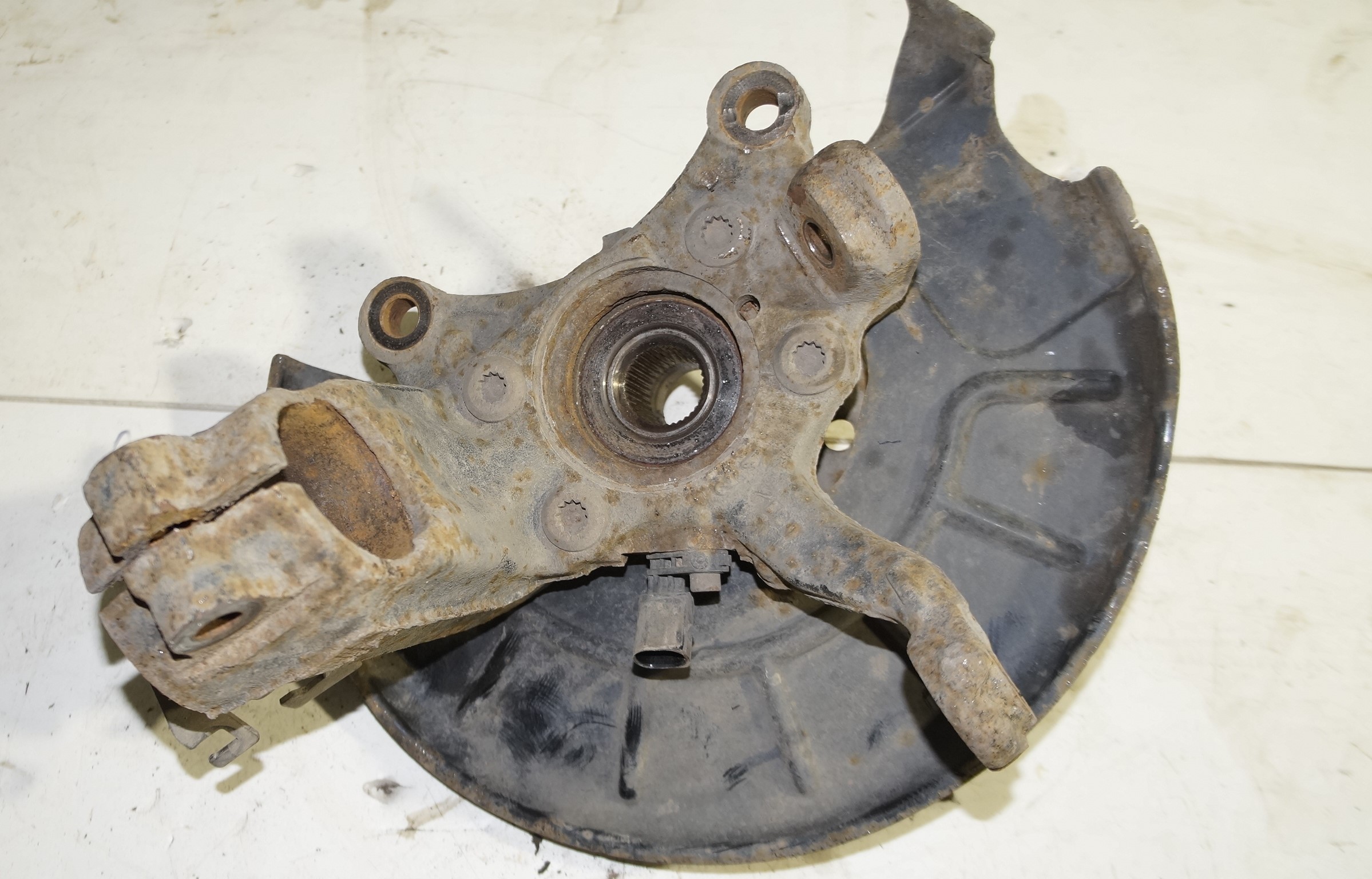 Кулак поворотный передний левый со ступицей vw tiguan i 2007 2011 17102135 (4)