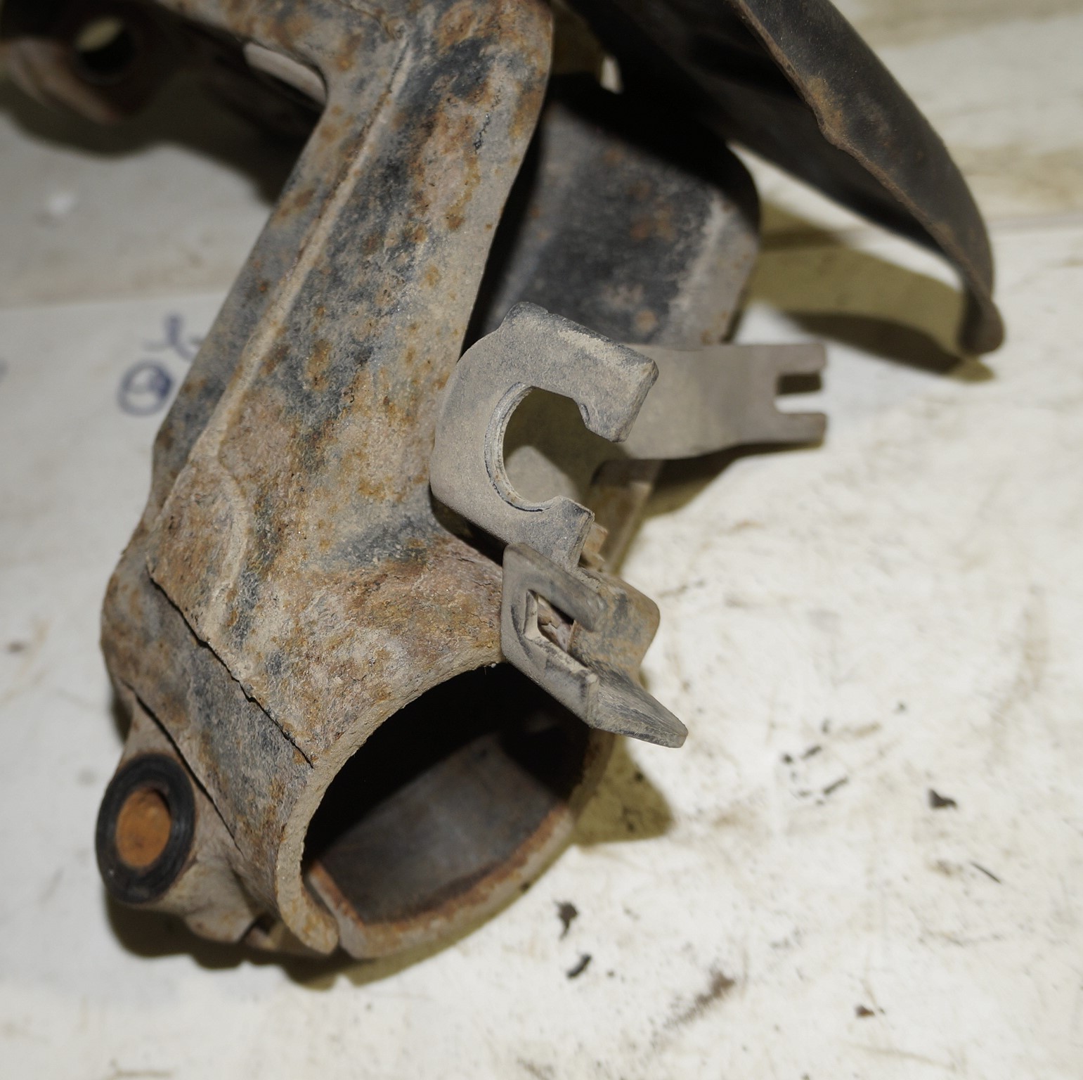 Кулак поворотный передний левый со ступицей vw tiguan i 2007 2011 17102135 (6)