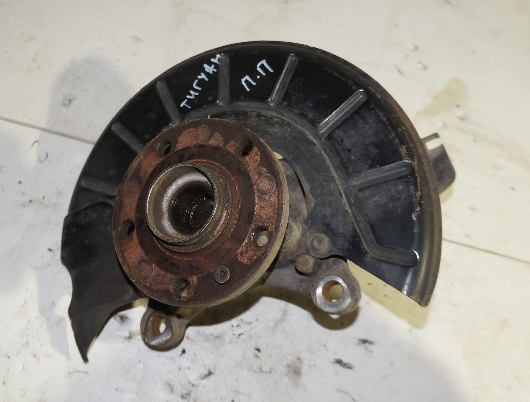 Кулак поворотный передний правый со ступицей vw tiguan i 2007 2011 17102136 (1)