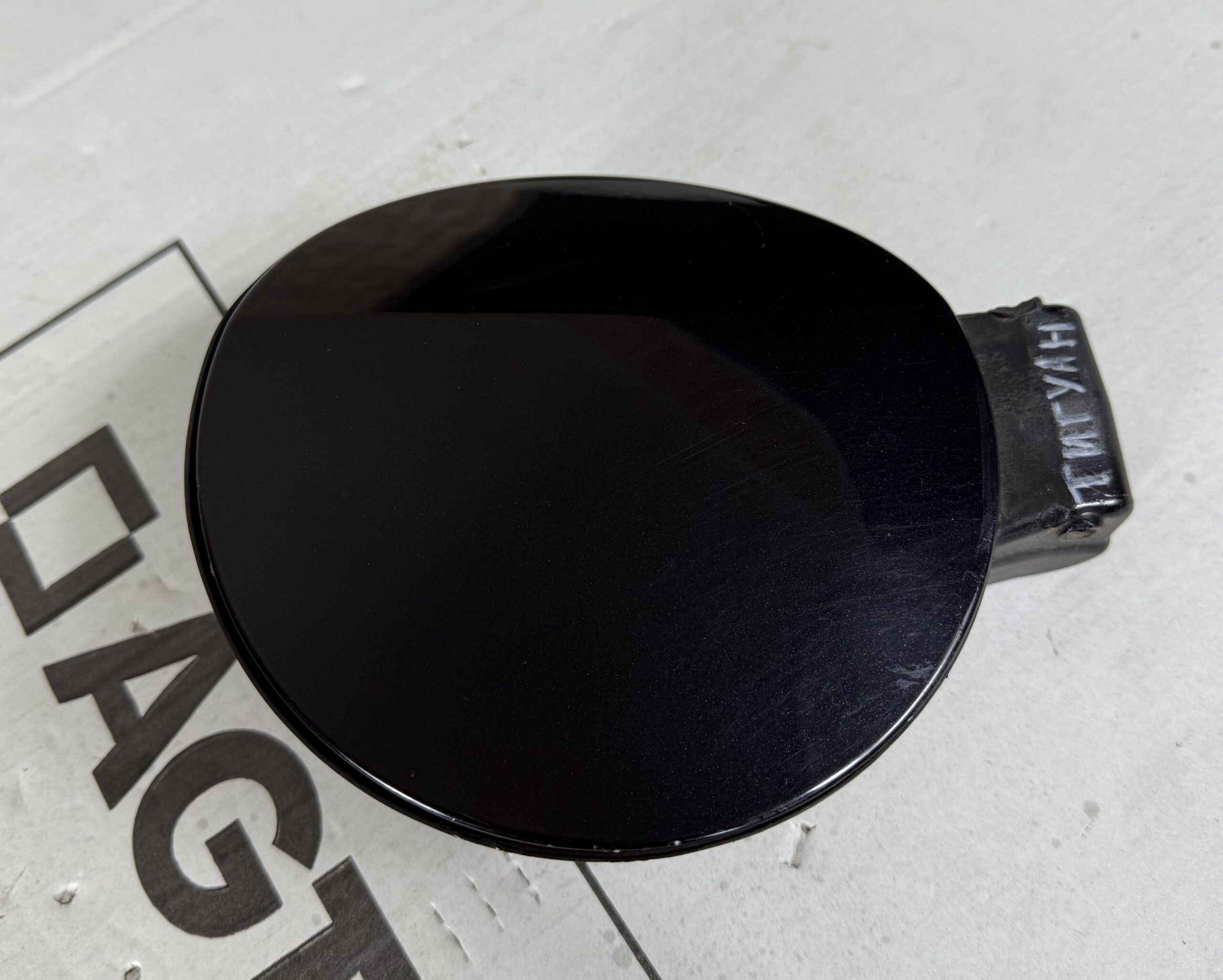 Лючок бензобака как на фото vw tiguan i 2007 2011 17102139 (1)