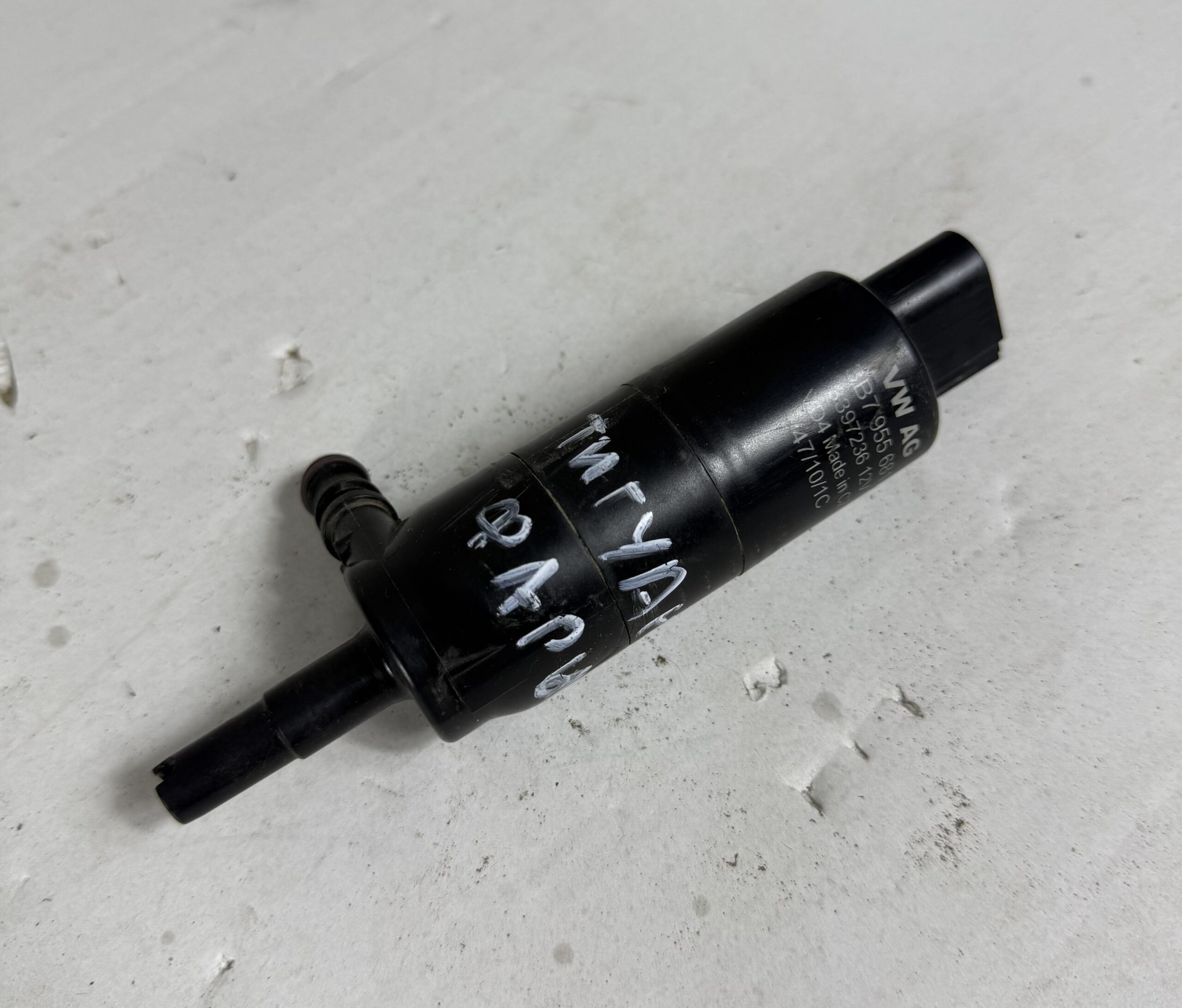 Моторчик (насос) бачка омывателя фар vw tiguan i 2007 2011 17102146 (1)