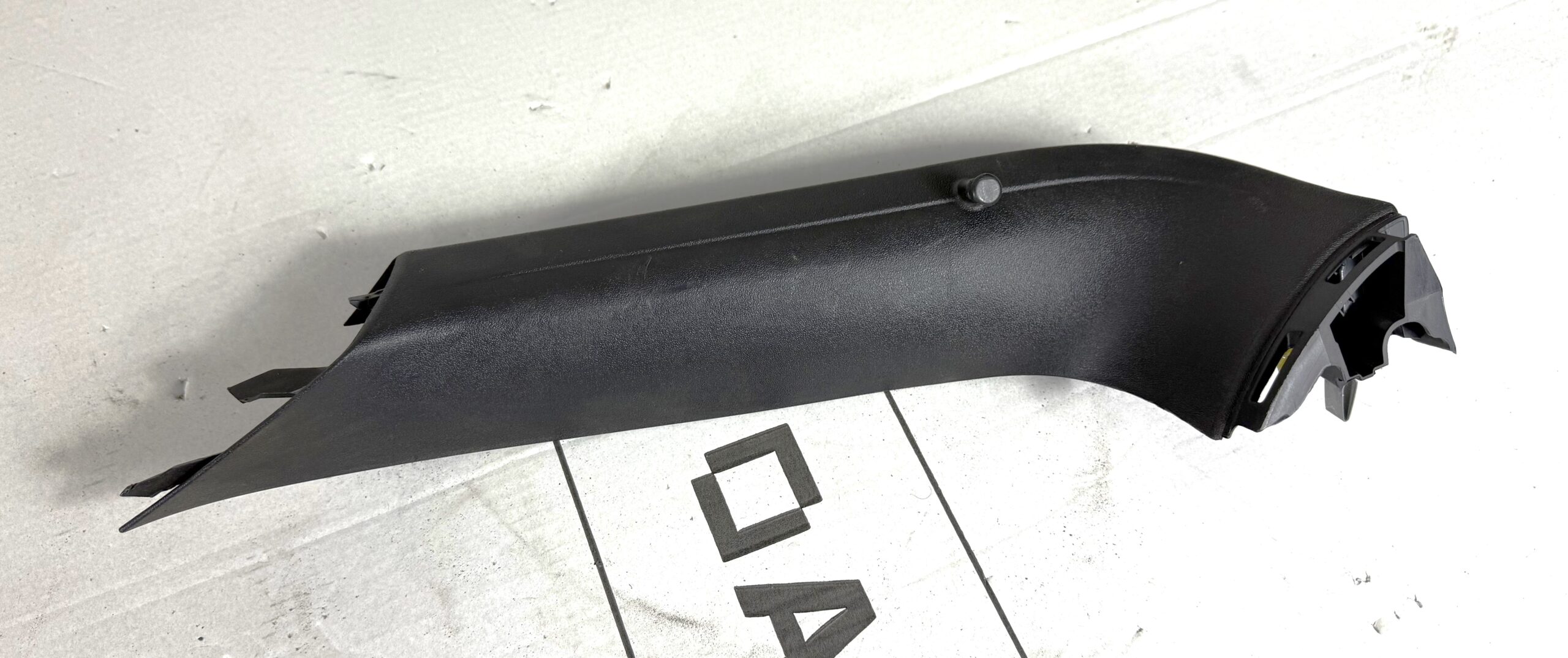 Накладка внутренняя двери багажника правая vw tiguan i 2007 2011 17102153 (1)