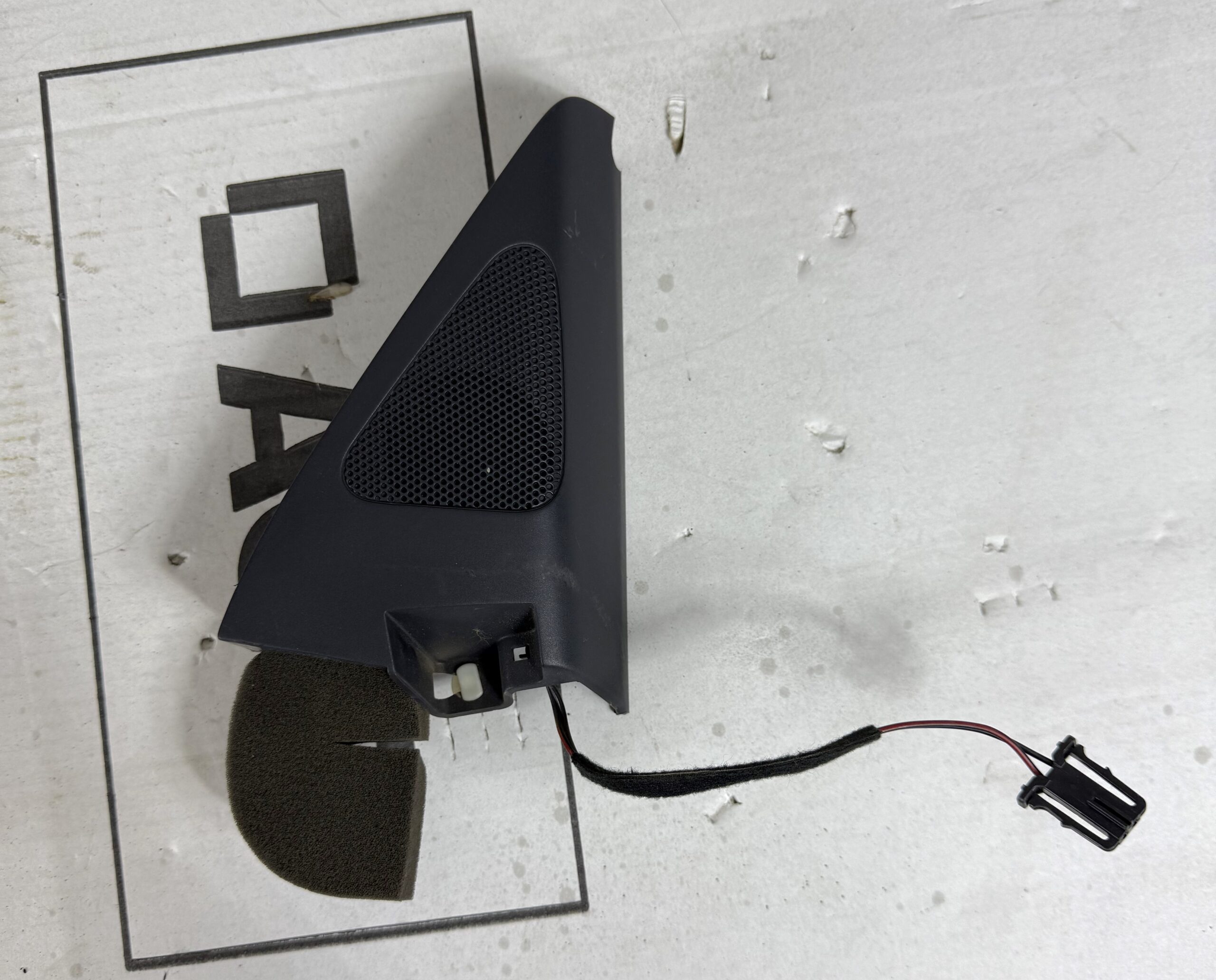 Накладка внутренняя зеркала с динамиком правая vw tiguan i 2007 2011 17102155 (1)