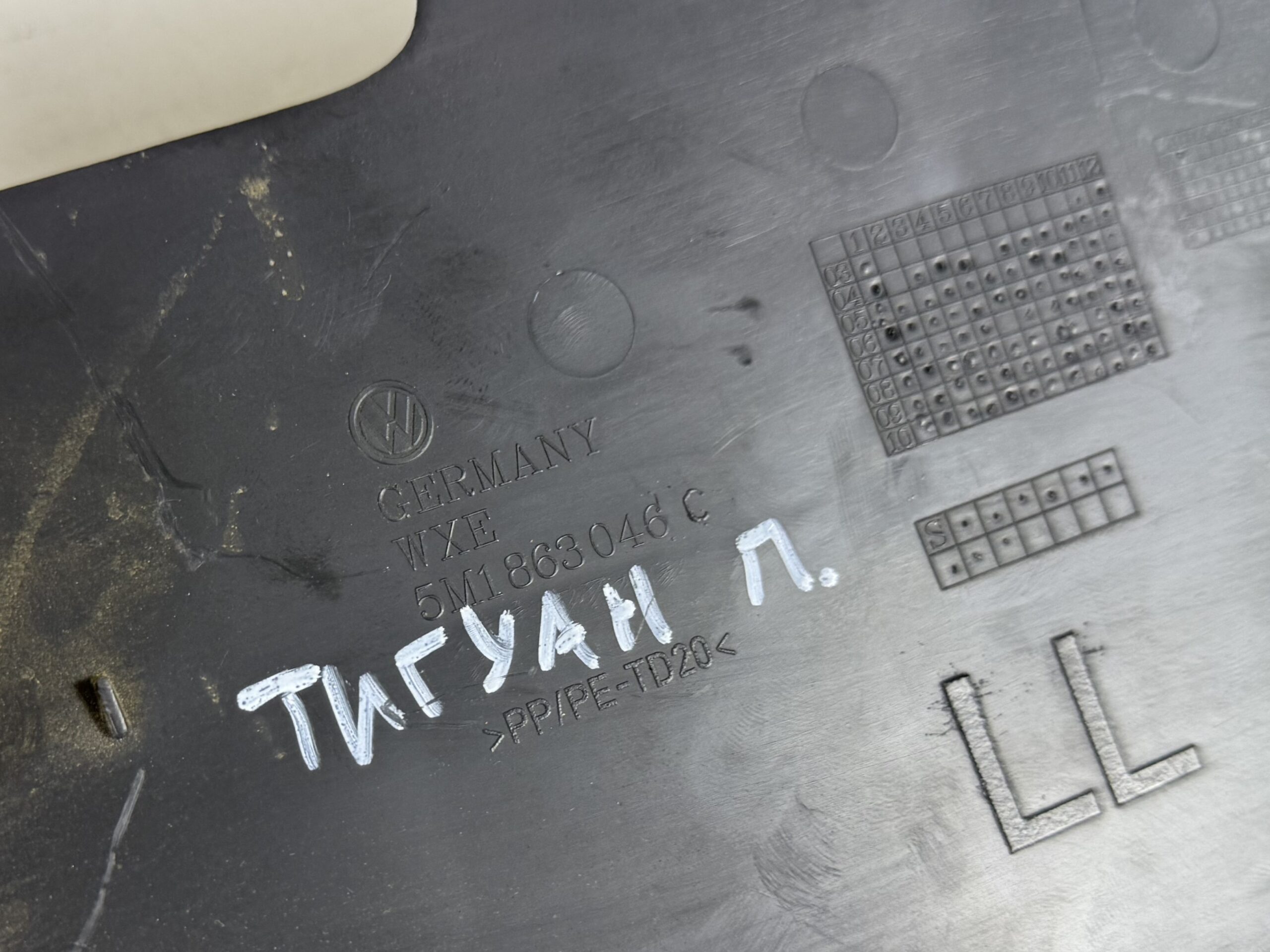 Накладка внутренняя консоли нижняя правая vw tiguan i 2007 2011 17102157 (3)