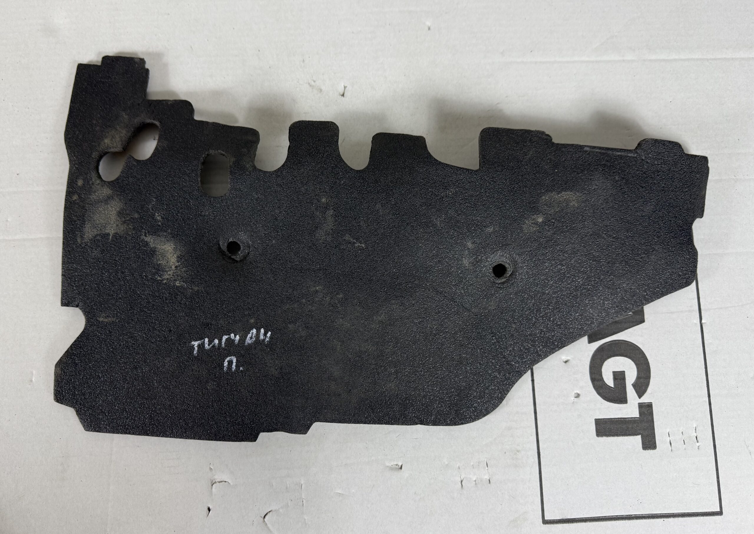 Накладка внутренняя под бардачком пассажира уплотнитель vw tiguan i 2007 2011 17102160 (1)