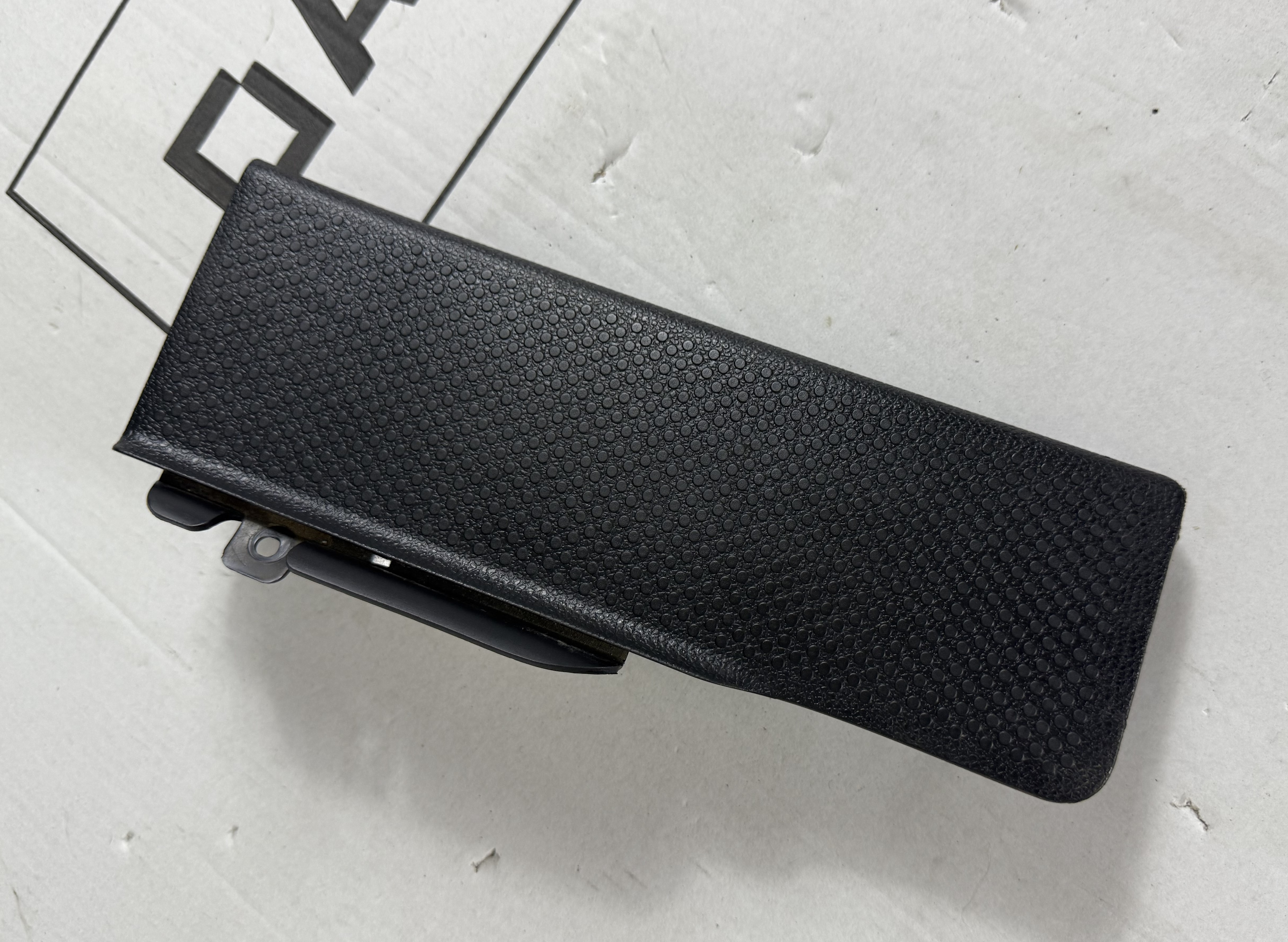 Накладка внутренняя пола под левую ногу vw tiguan i 2007 2011 17102161 (1)