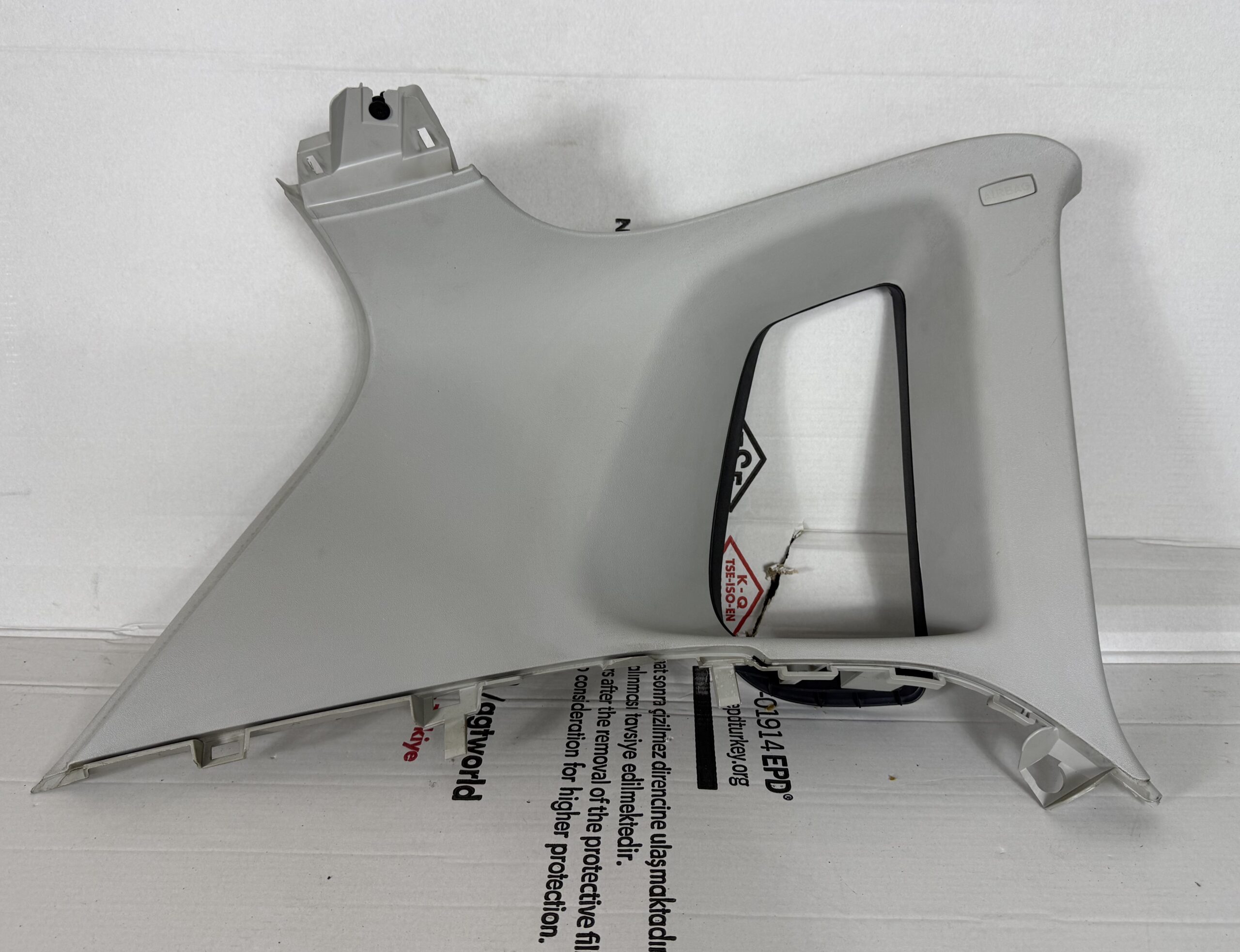 Накладка внутренняя стойки багажника задняя верхняя правая vw tiguan i 2007 2011 17102173 (1)