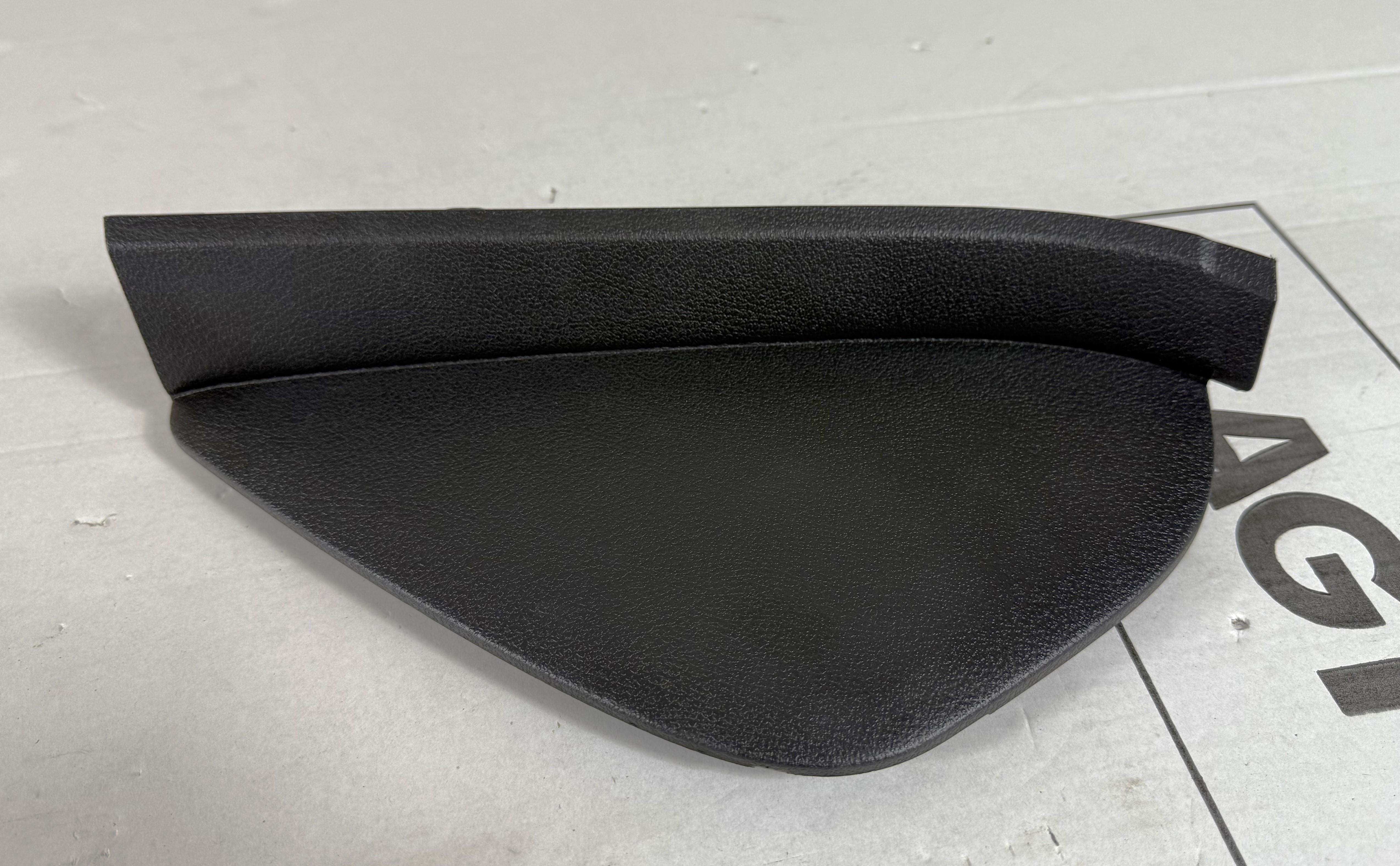 Накладка внутренняя торпедо боковая левая vw tiguan i 2007 2011 17102175 (1)